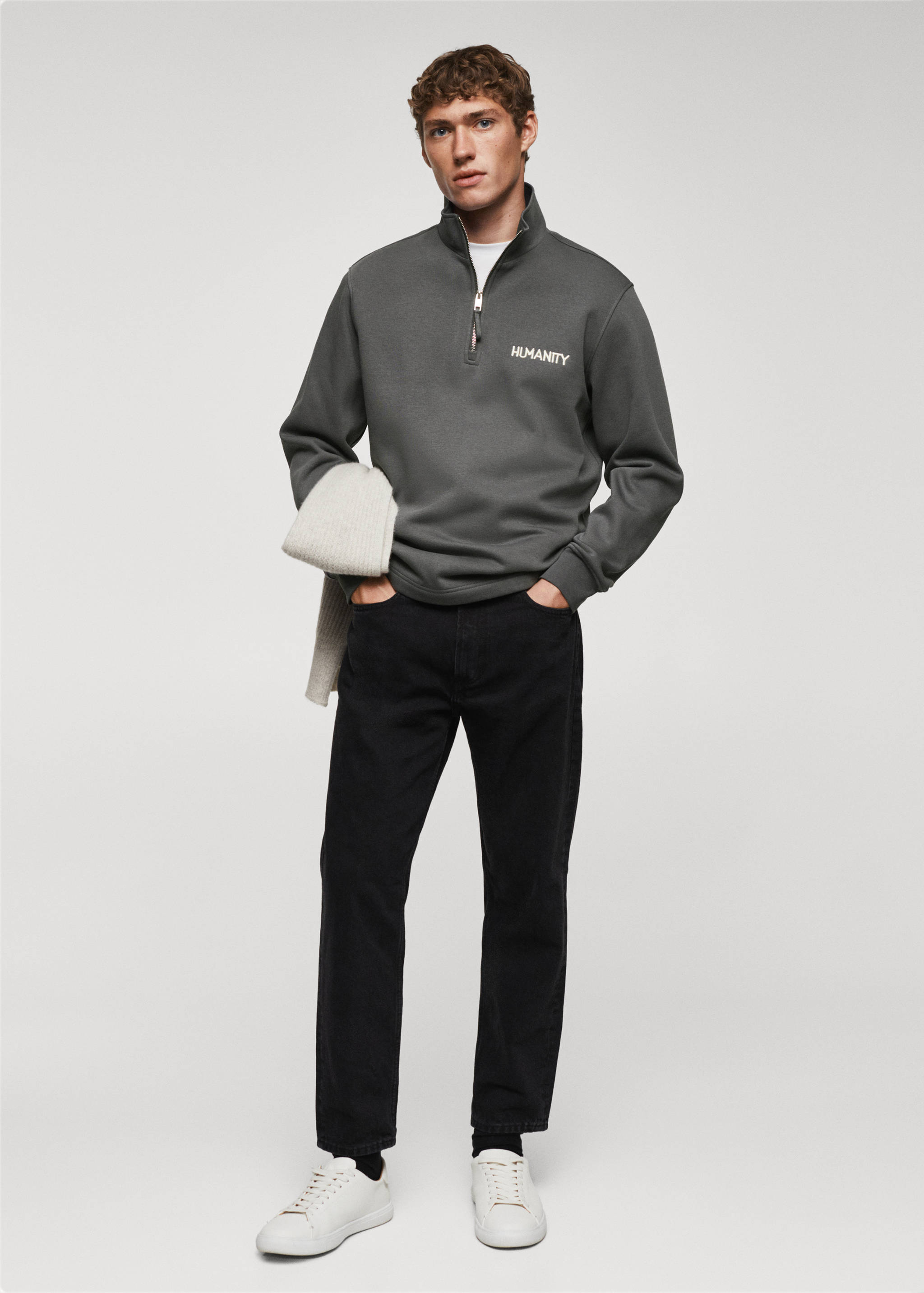 Dessuadora brodada cremallera - Pla general