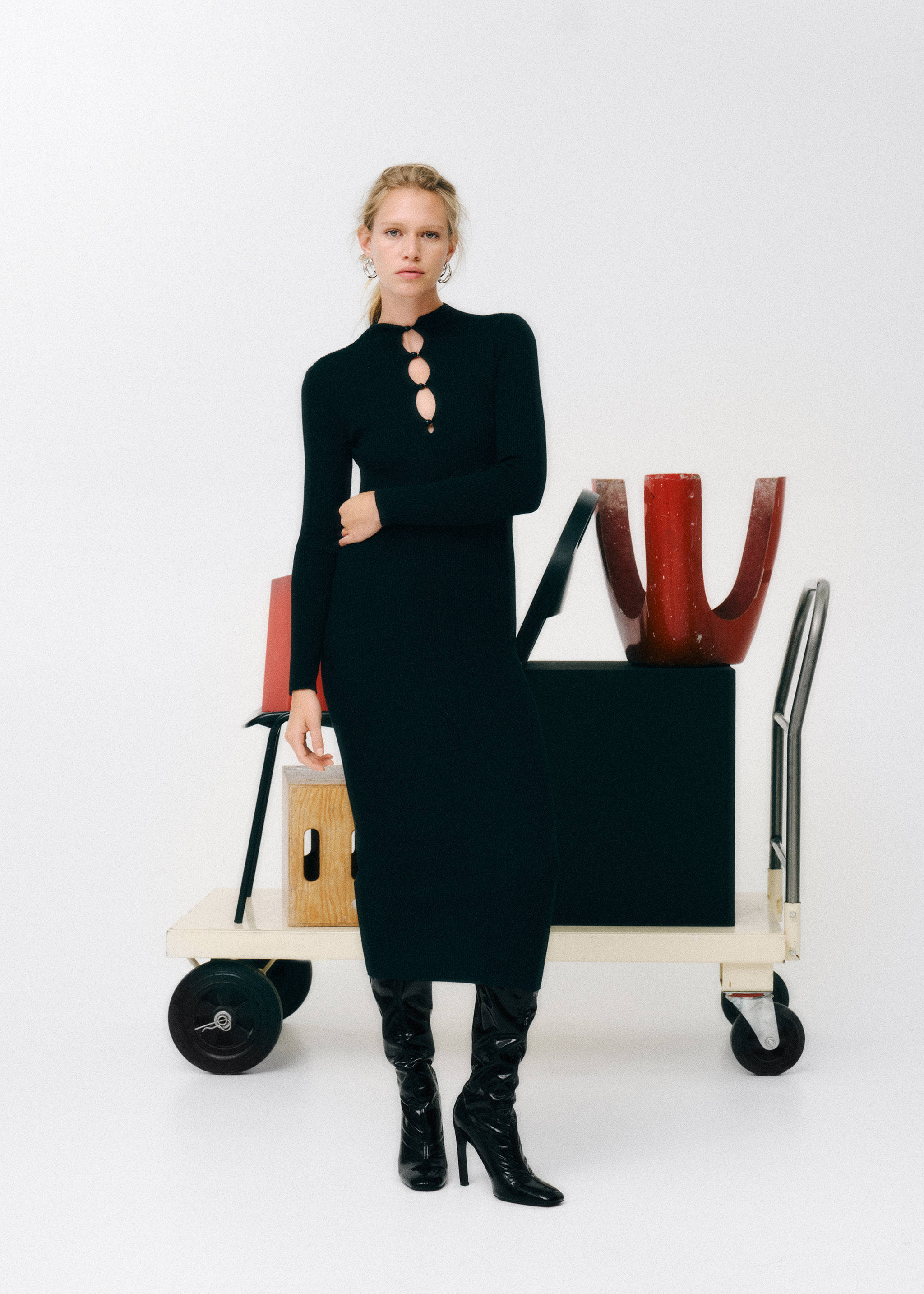 Ribbed buttoned dress - Details of the article 6, Black. Ref: 57017756-00.