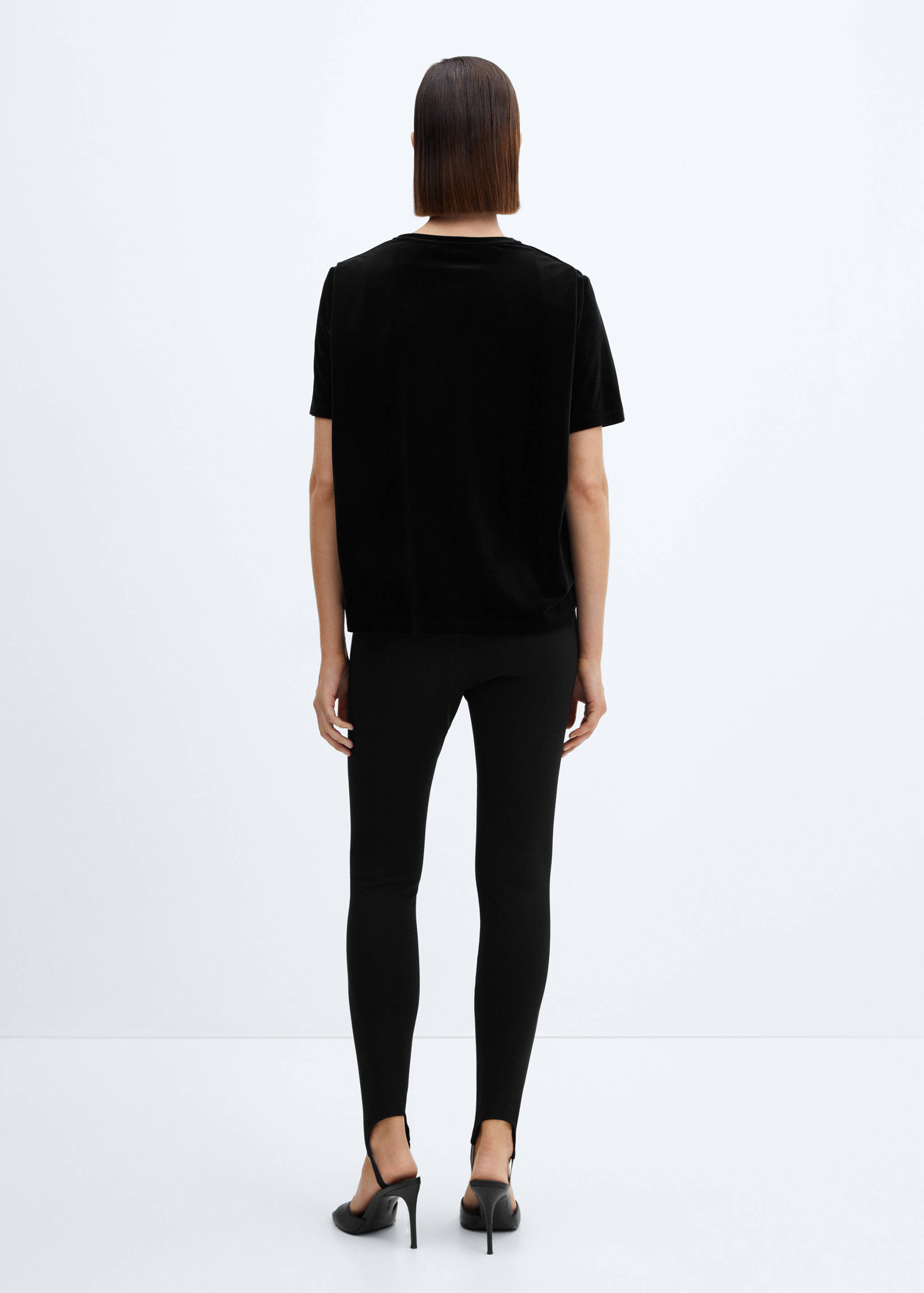 T-shirt with velvet shoulder pads - Reverse of the article