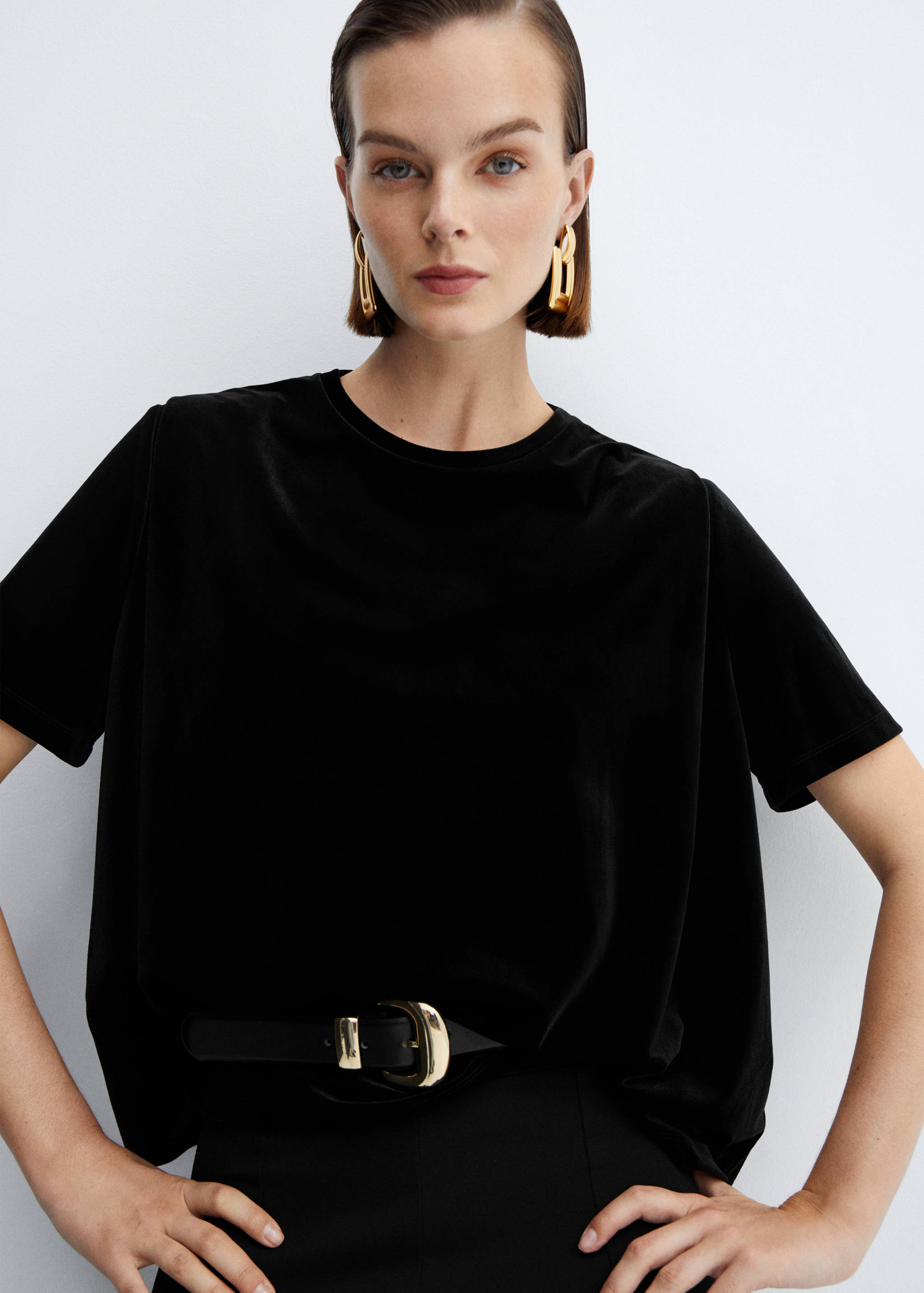 T-shirt with velvet shoulder pads - Details of the article 1