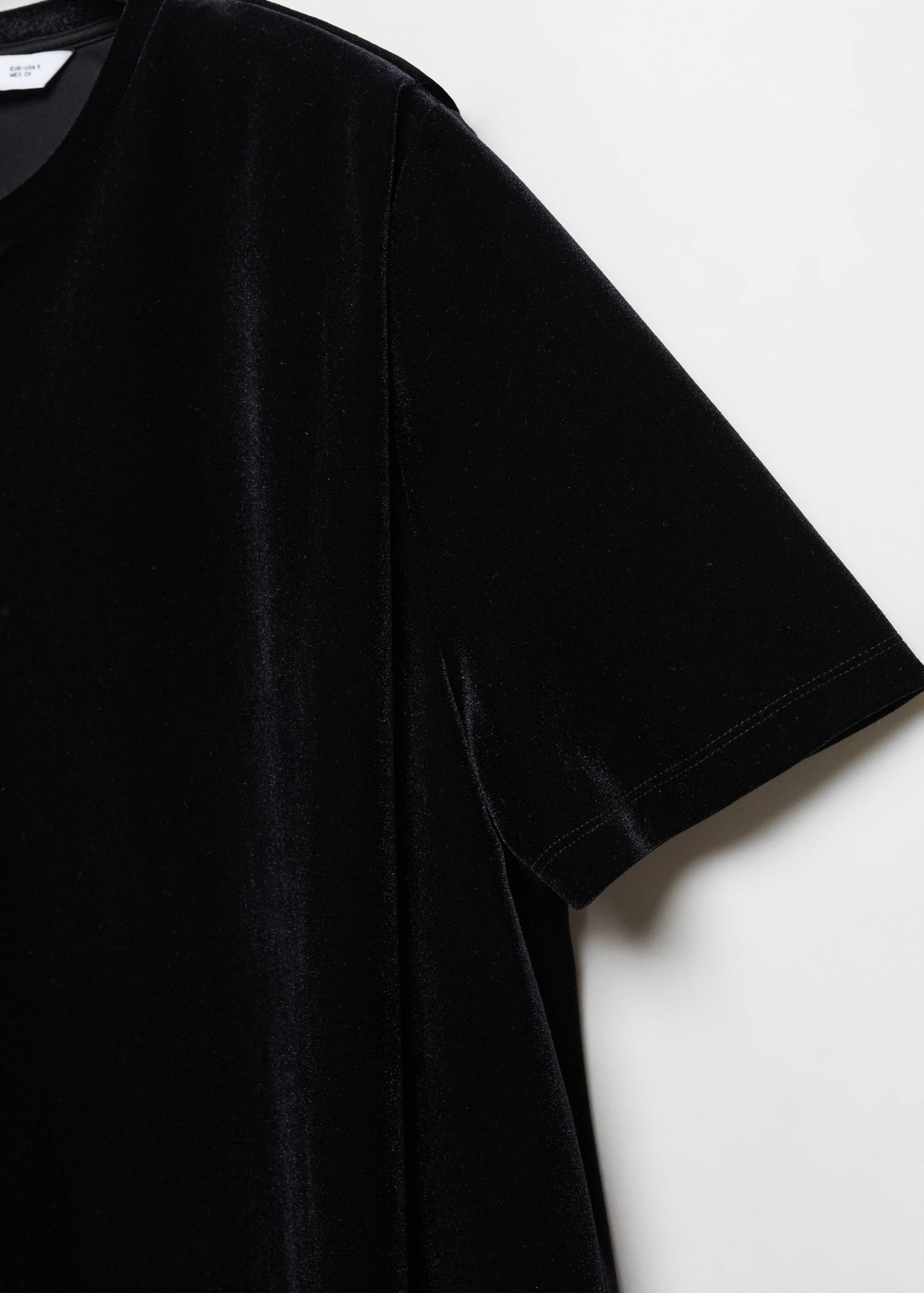 T-shirt with velvet shoulder pads - Details of the article 8