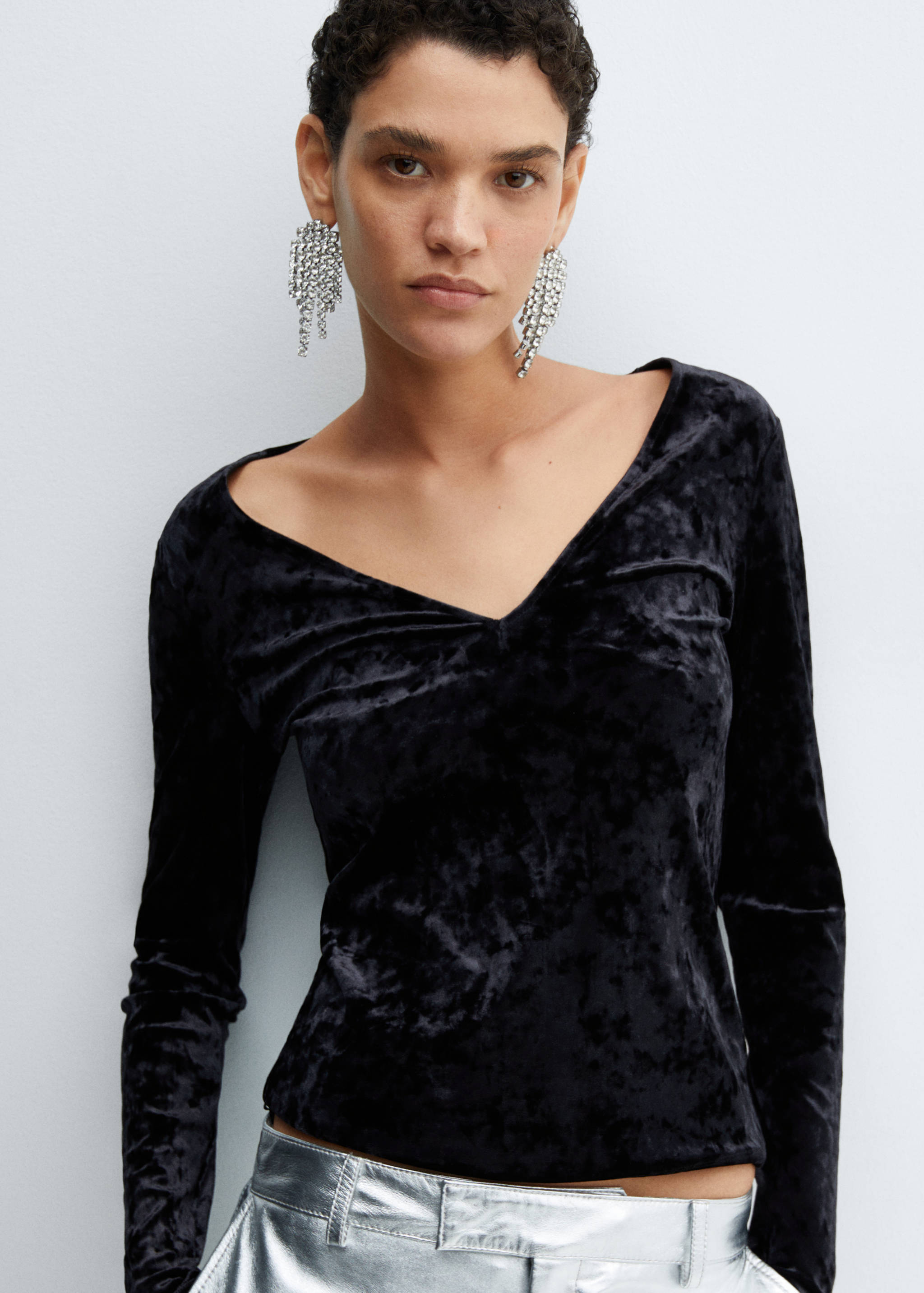 Velvet v-neck t-shirt - Details of the article 1