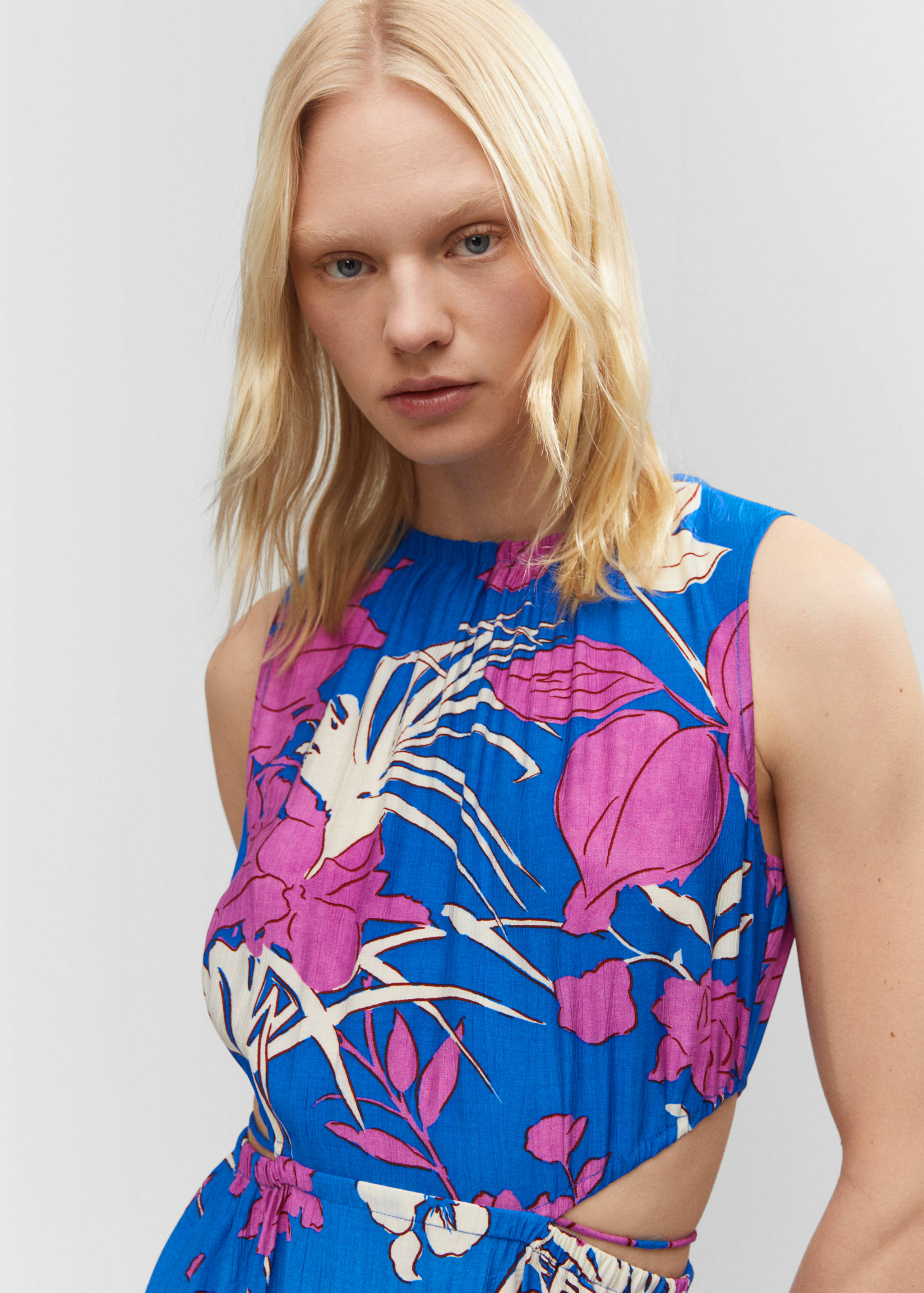 Flared dress with openings - Details of the article 1