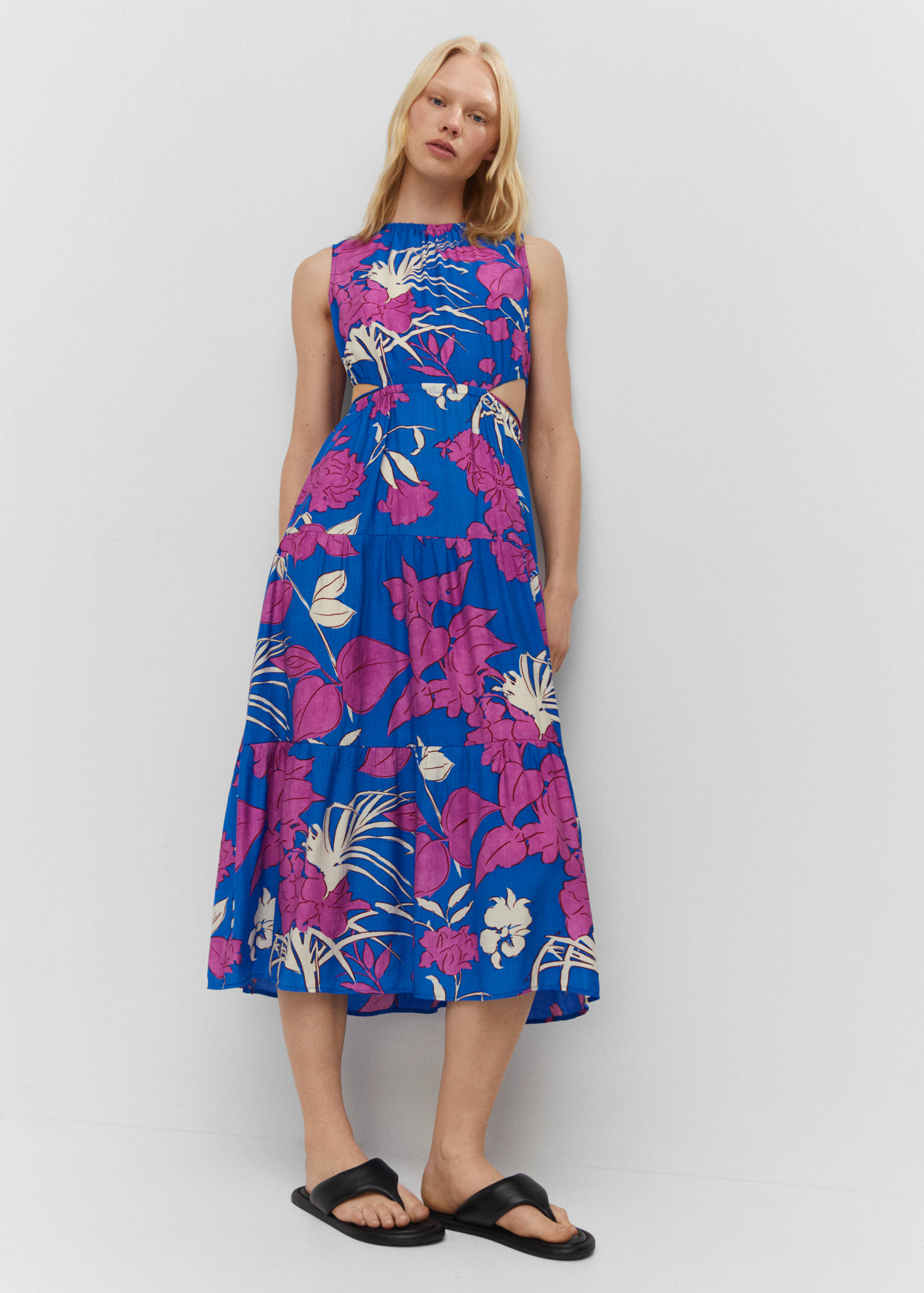 Flared dress with openings - Details of the article 2