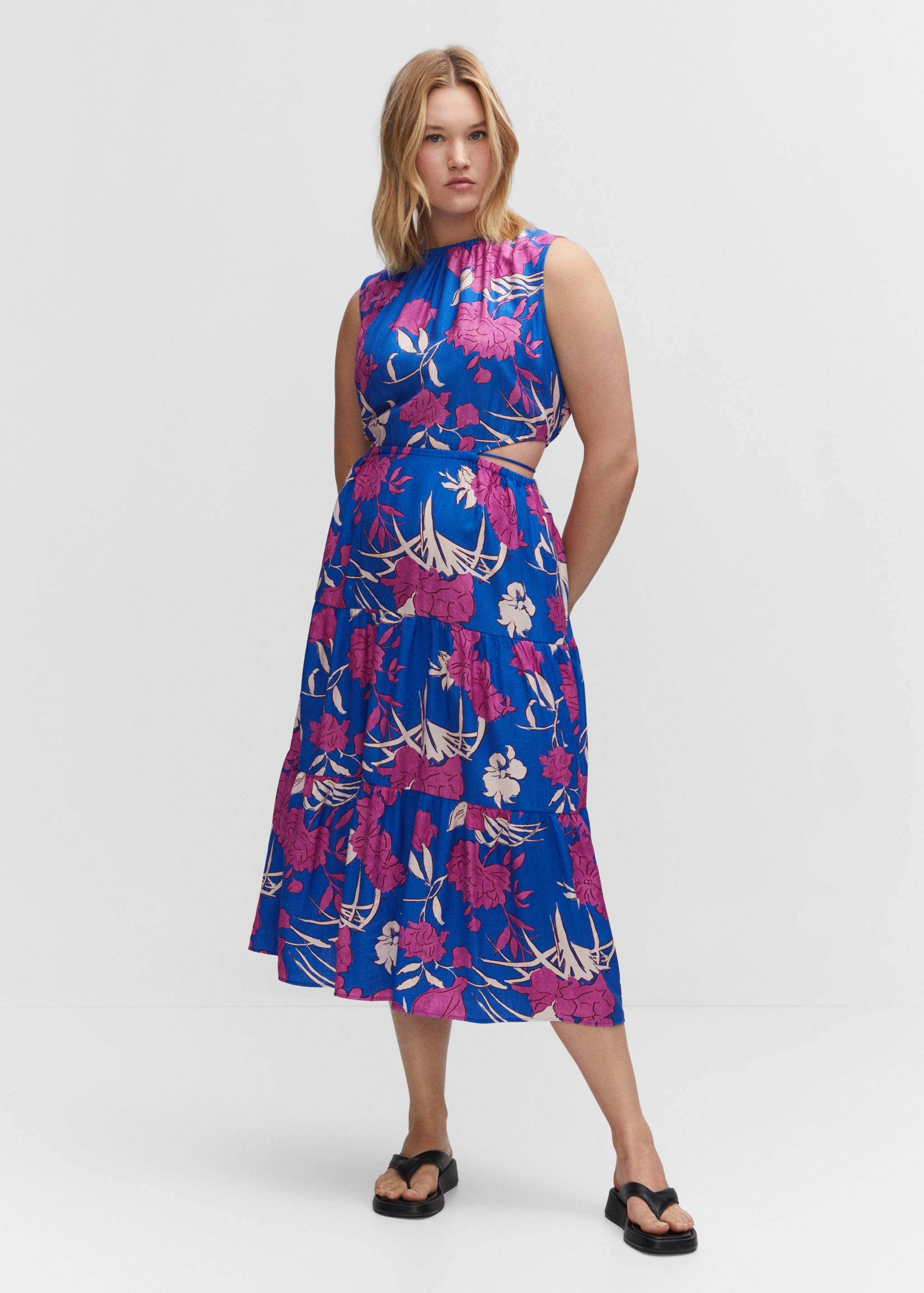 Flared dress with openings - Details of the article 3