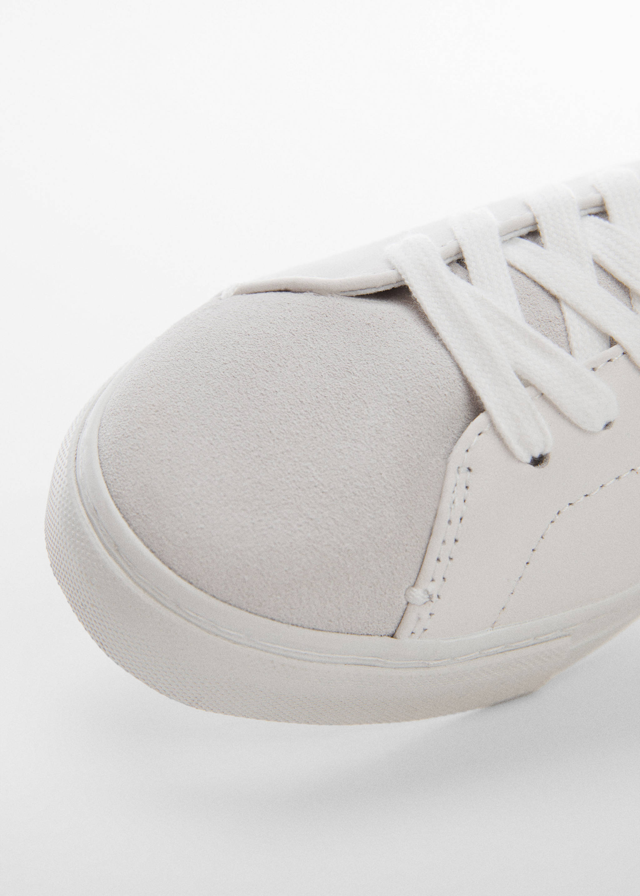 Turnschuhe mit Ledereinsätzen - Detail des Artikels 2