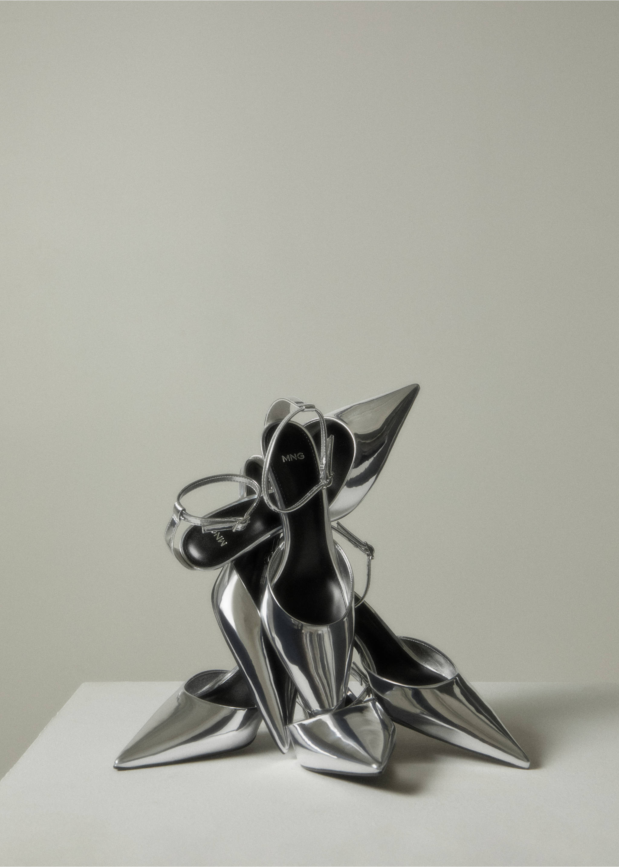 Metallic heel shoes - General plane, Silver. Ref: 57022511-00.