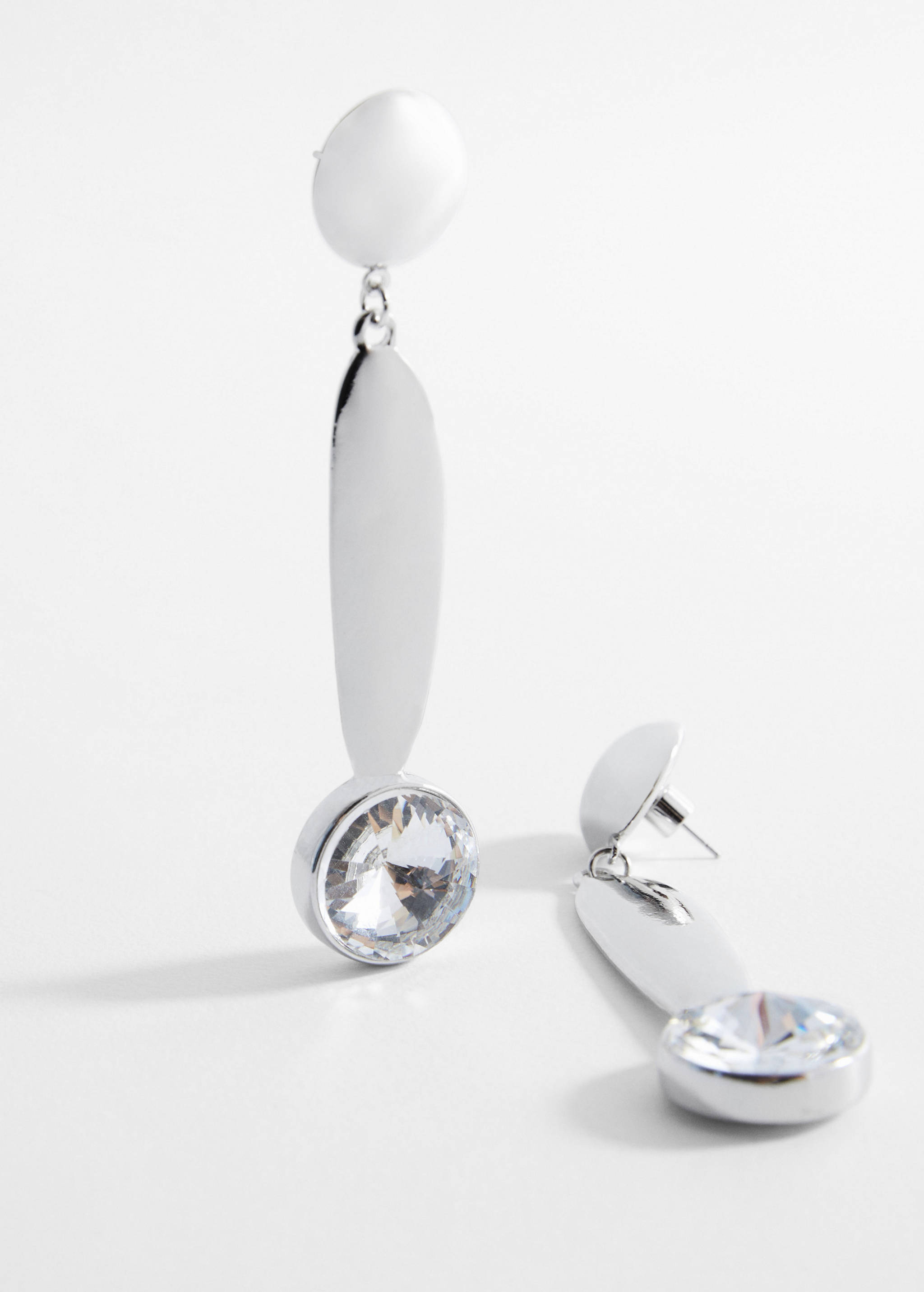 Boucles d'oreilles pendantes cristaux - Plan moyen