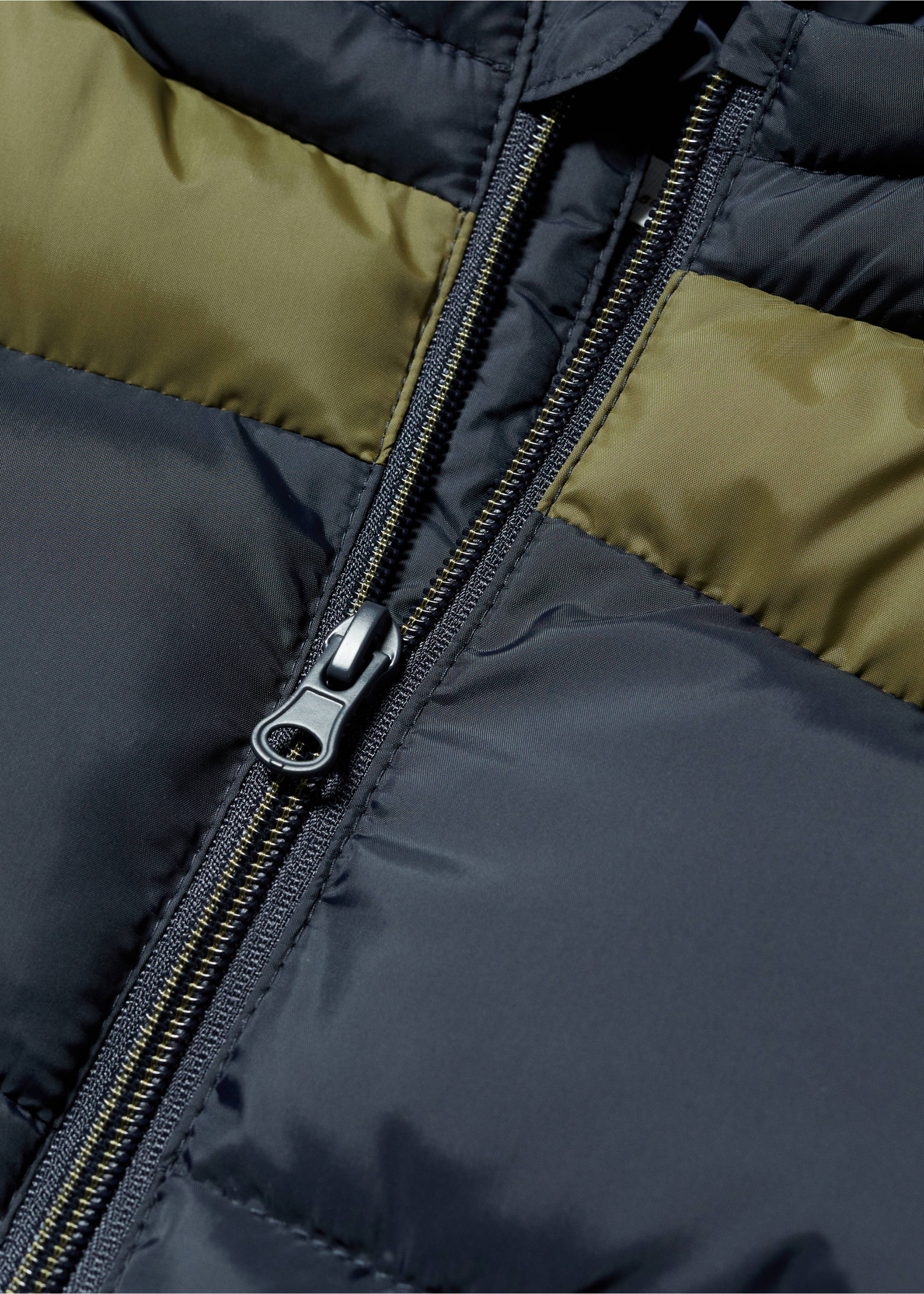 Wasserabweisende Steppjacke - Detail des Artikels 0, Schwarz. Ref: 57023657-00.