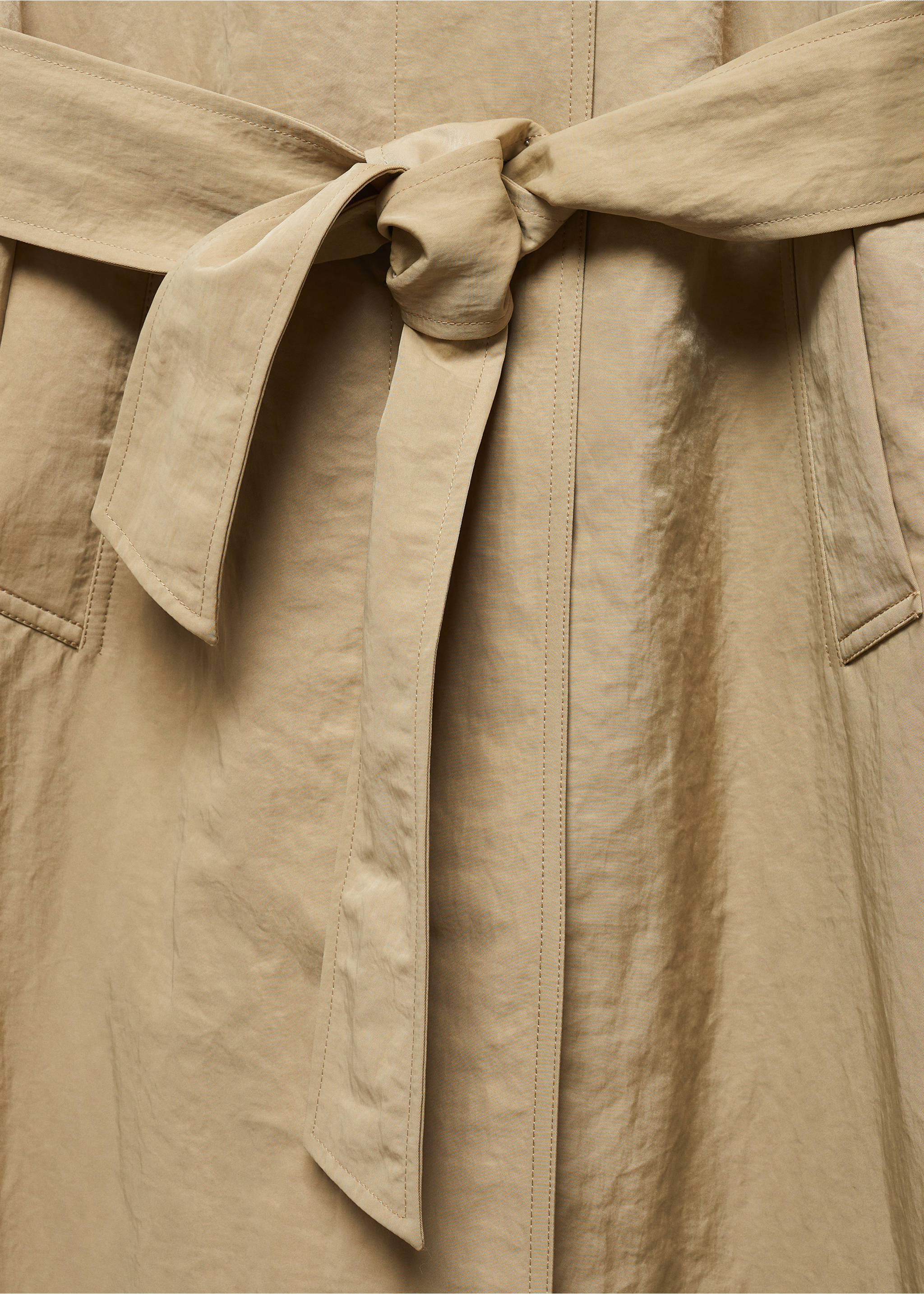 Fließender Trenchcoat mit Schleife - Detail des Artikels 8, Beige. Ref: 57023778-00.