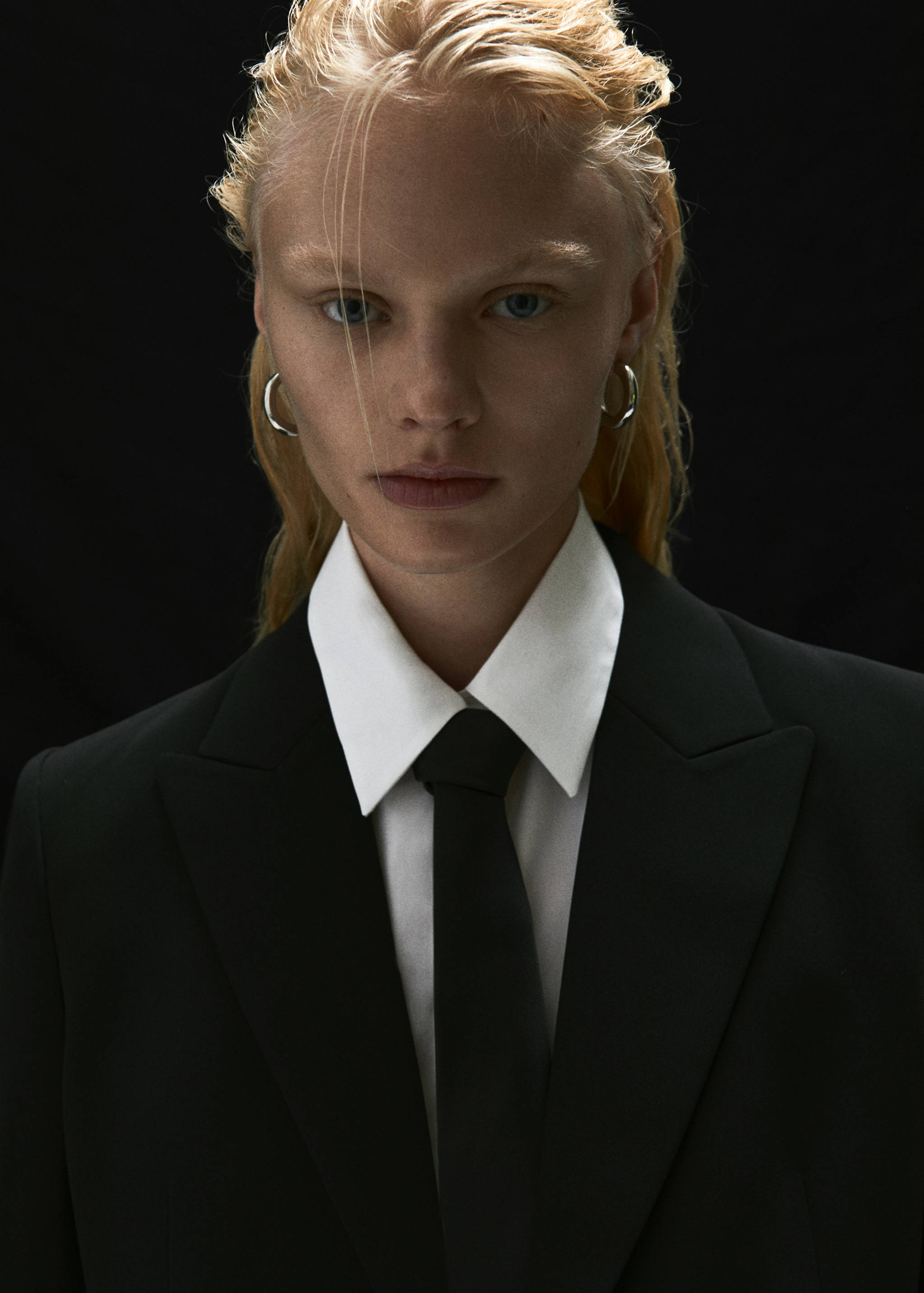 Suit jacket with buttons - Details of the article 7, Black. Ref: 57023796-00.