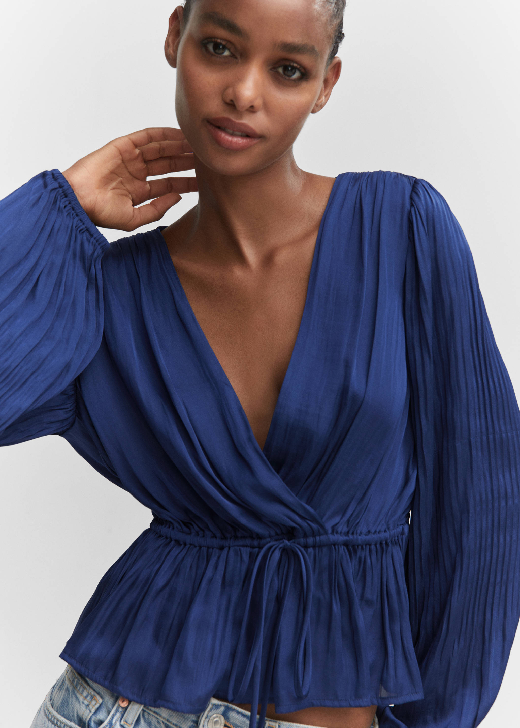 Blusa cruzada acetinada - Pormenor do artigo 1