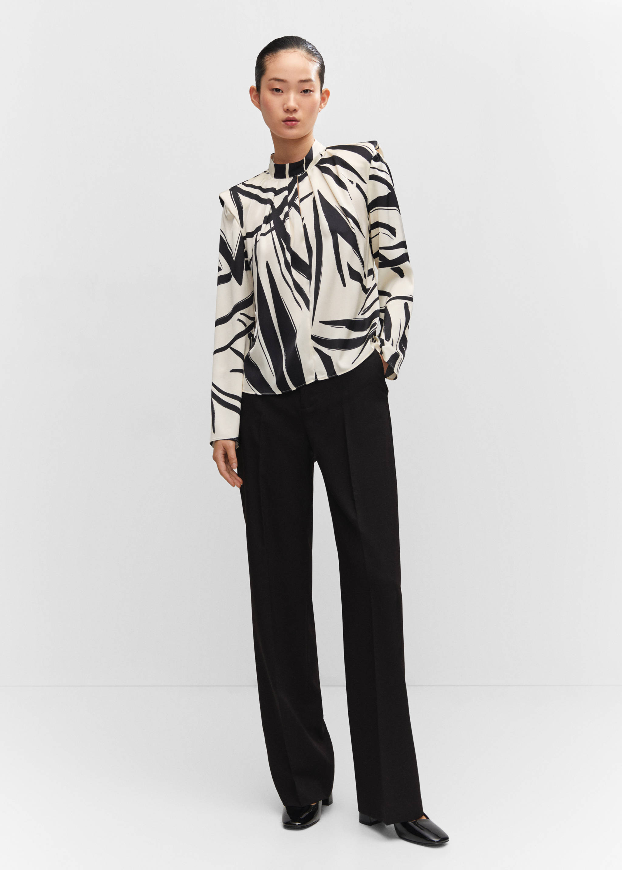 Printed blouse with shoulder pads - General plane