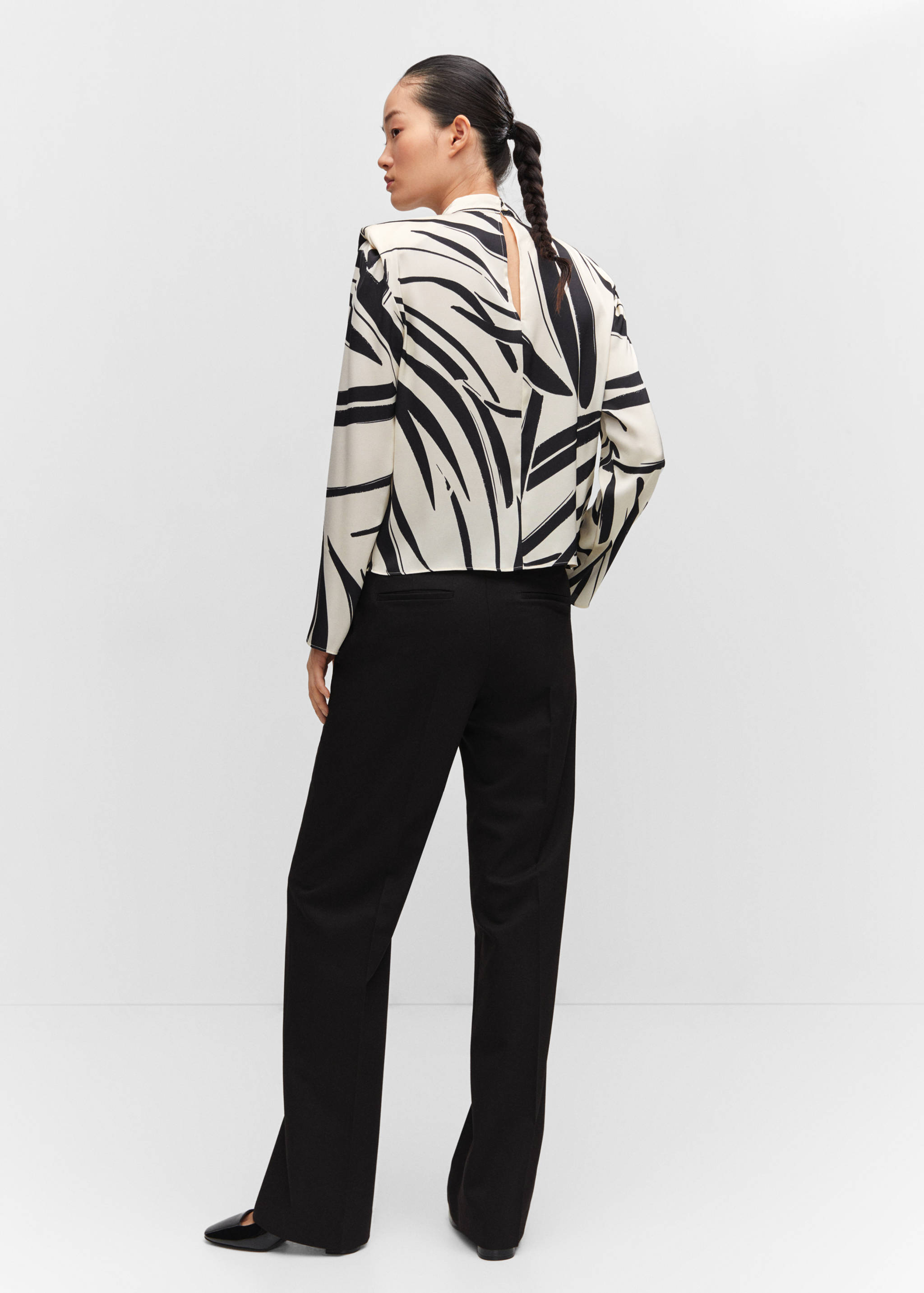 Printed blouse with shoulder pads - Reverse of the article