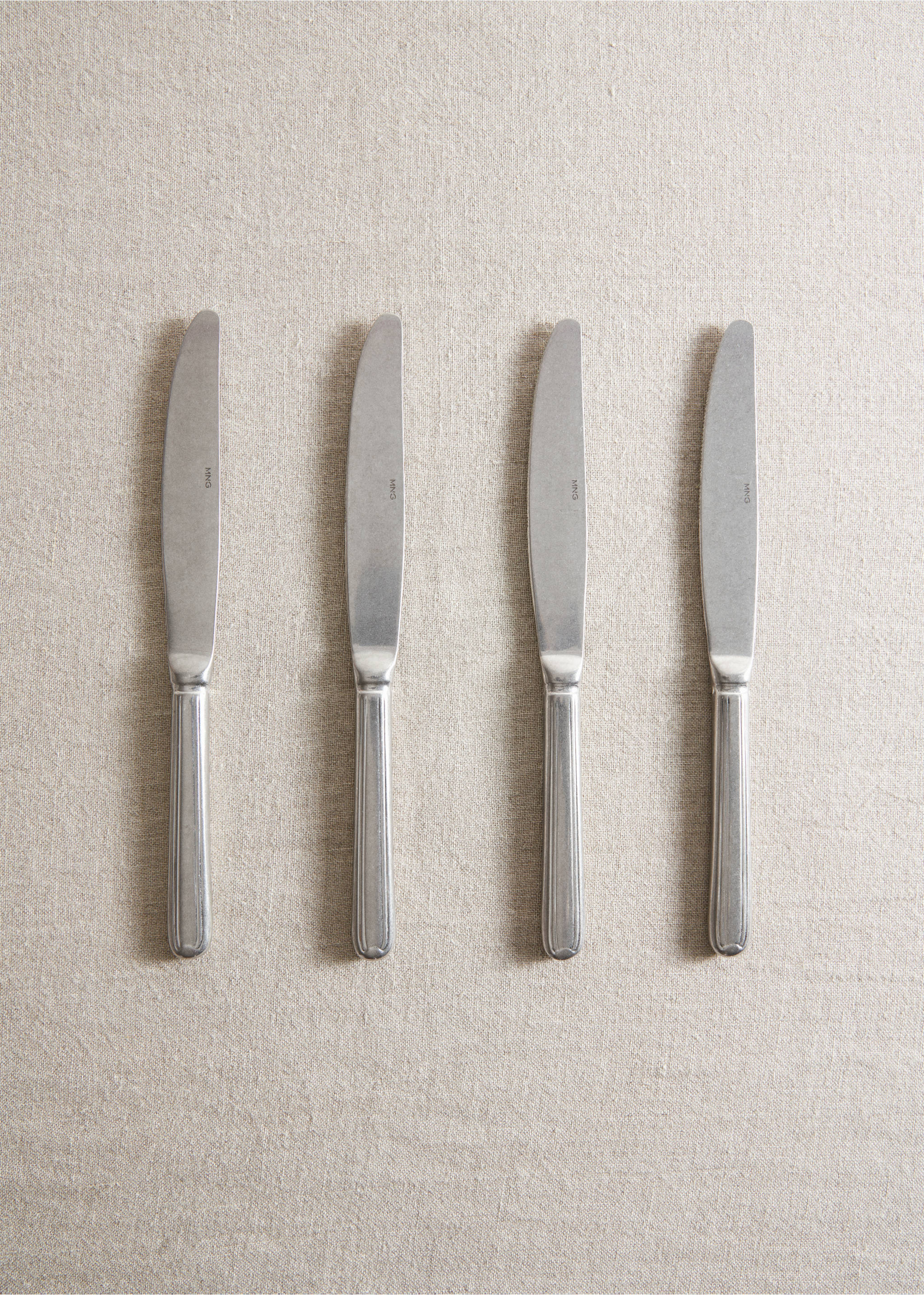 Souprava 4 nožů stříbro se zestárlým efektem - Celkový náhled, Stříbrná. Ref: 57024040-00.