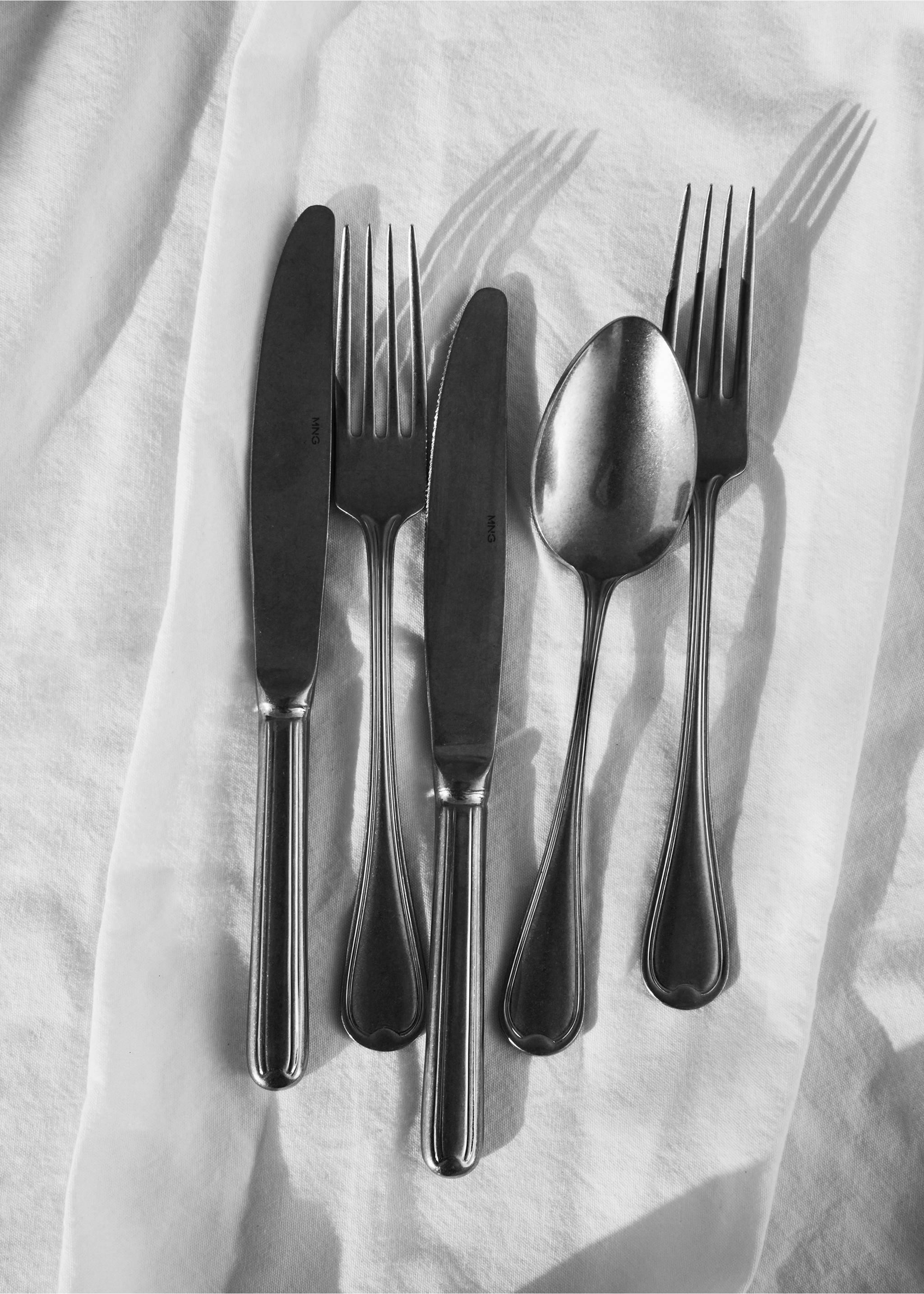 Souprava 4 nožů stříbro se zestárlým efektem - Detail zboží 9, Stříbrná. Ref: 57024040-00.