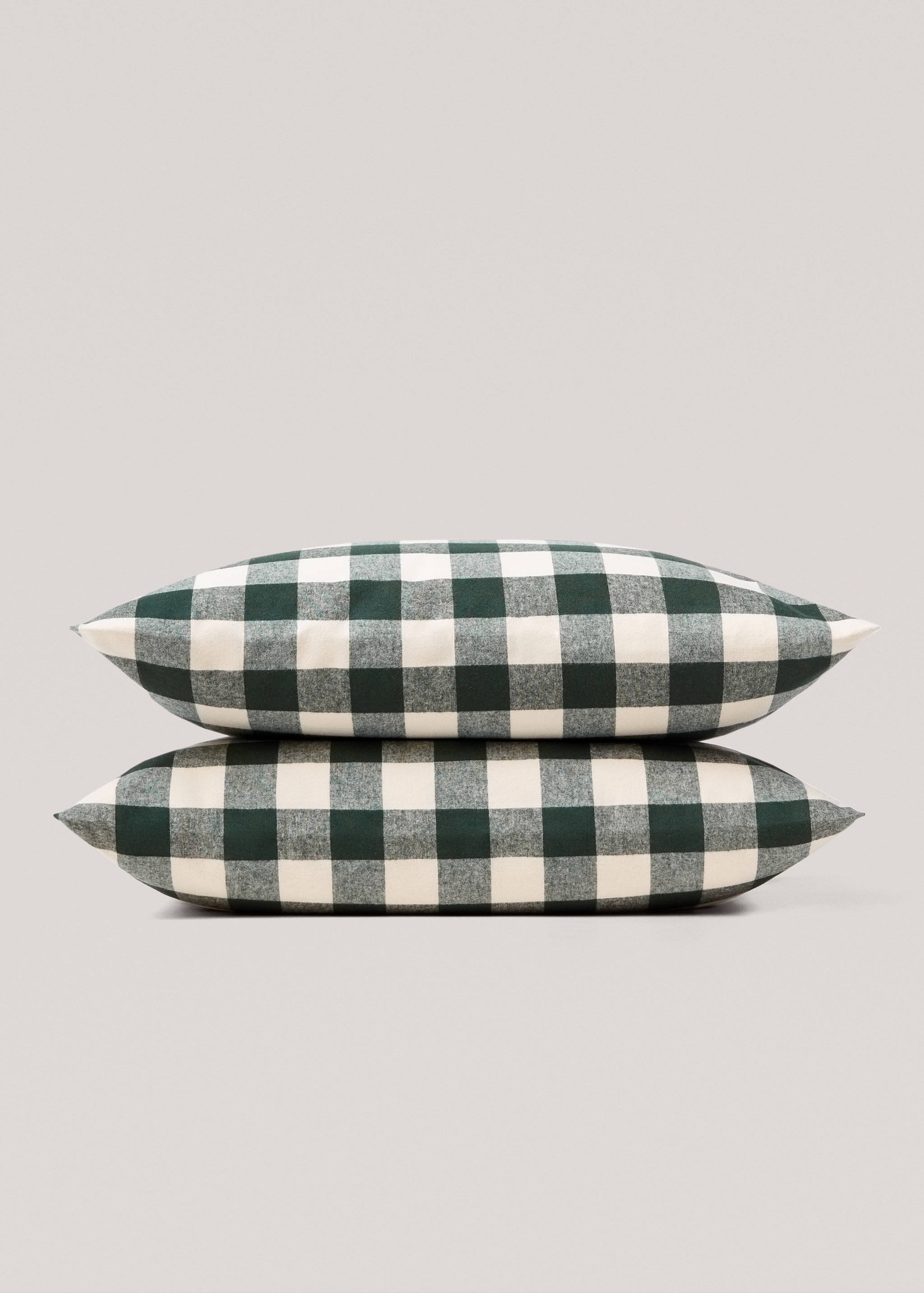 Checked design flannel pillow case 60x60cm (Pack of 2) - Details of the article 2
