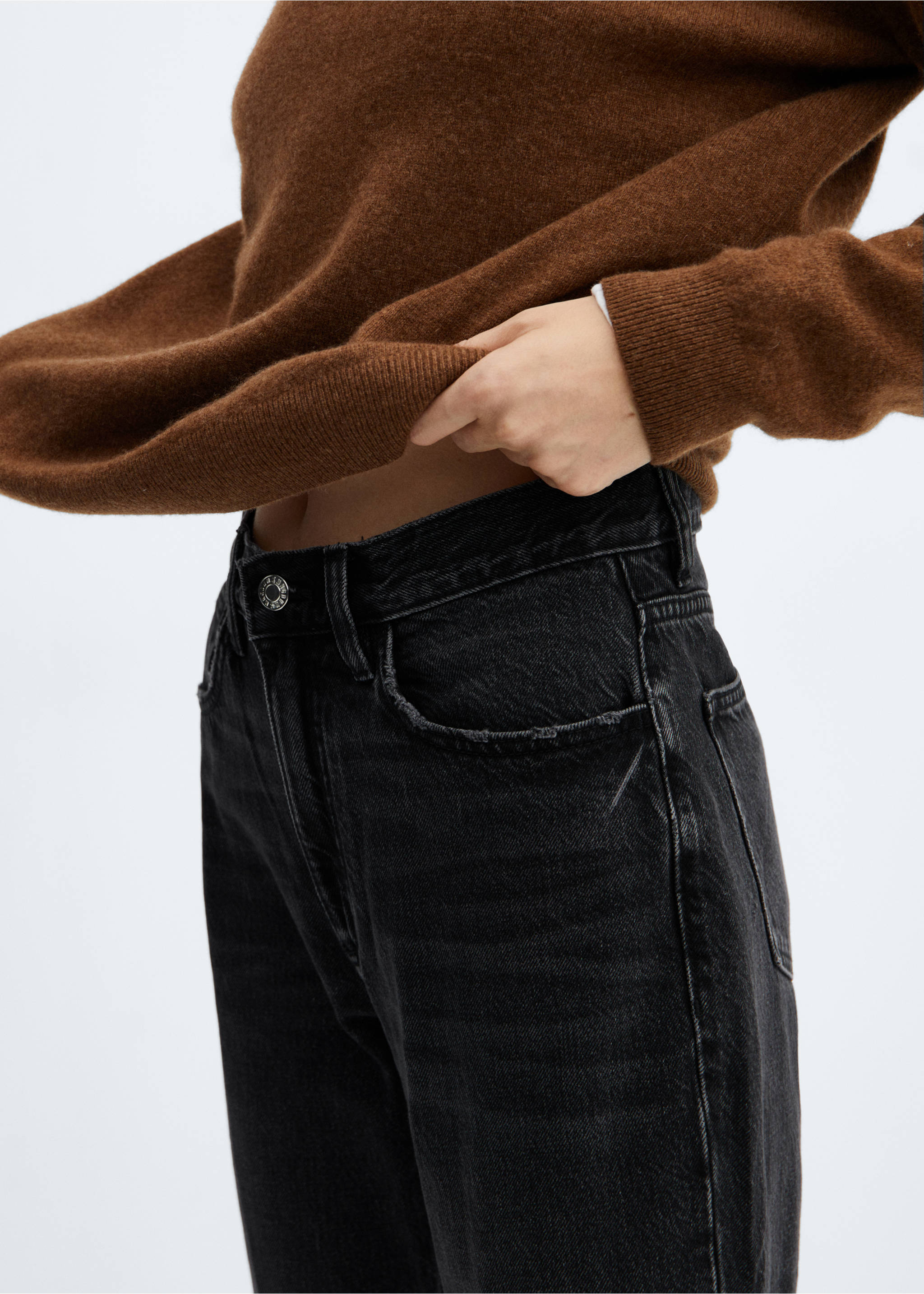 Jean droit taille normale - Détail de l'article 6, Black denim. Ref: 57024405-00.