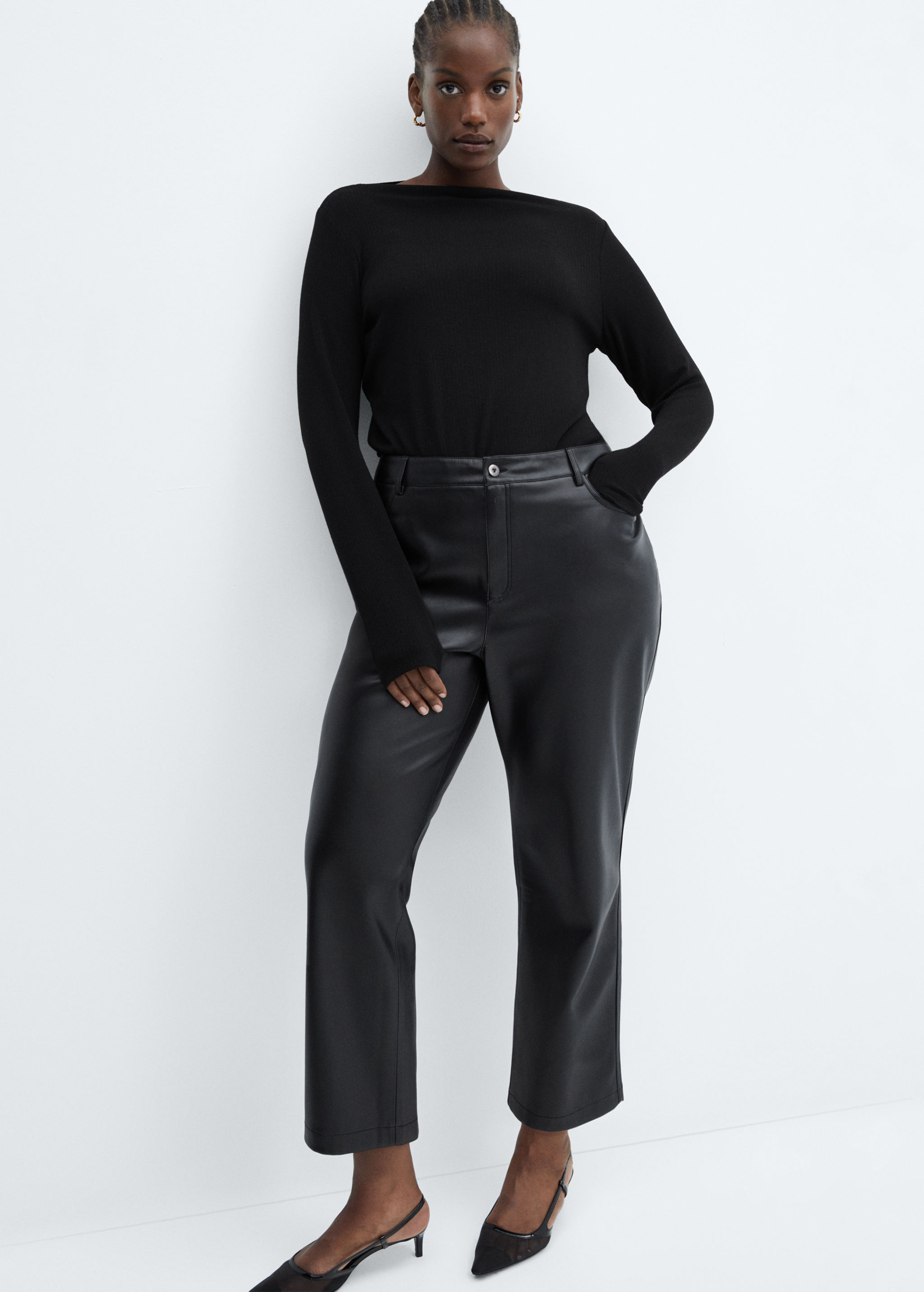 Leather-effect straight trousers - Details of the article 4