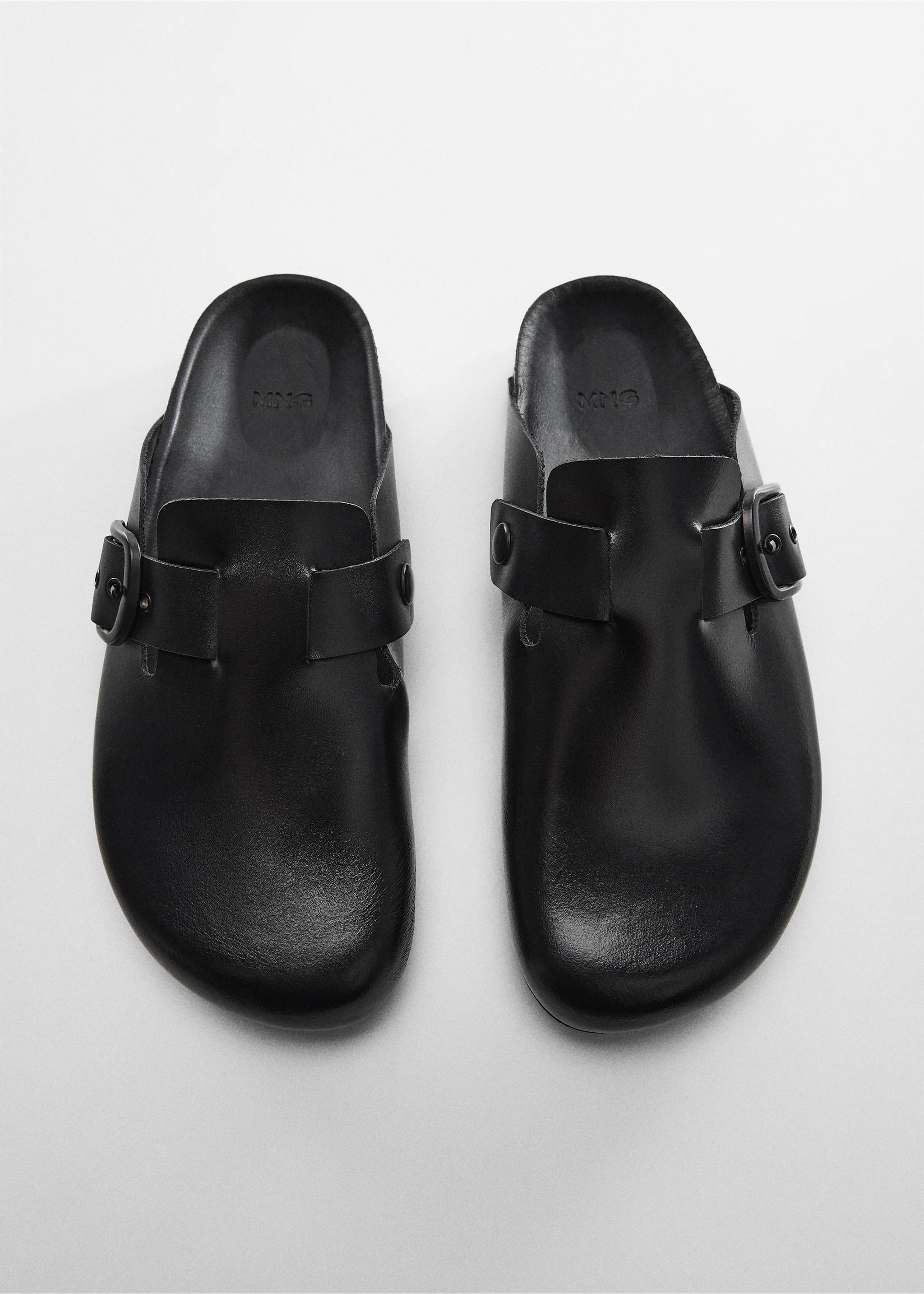 Leather clogs with buckle - Details of the article 5, Black. Ref: 57024421-00.