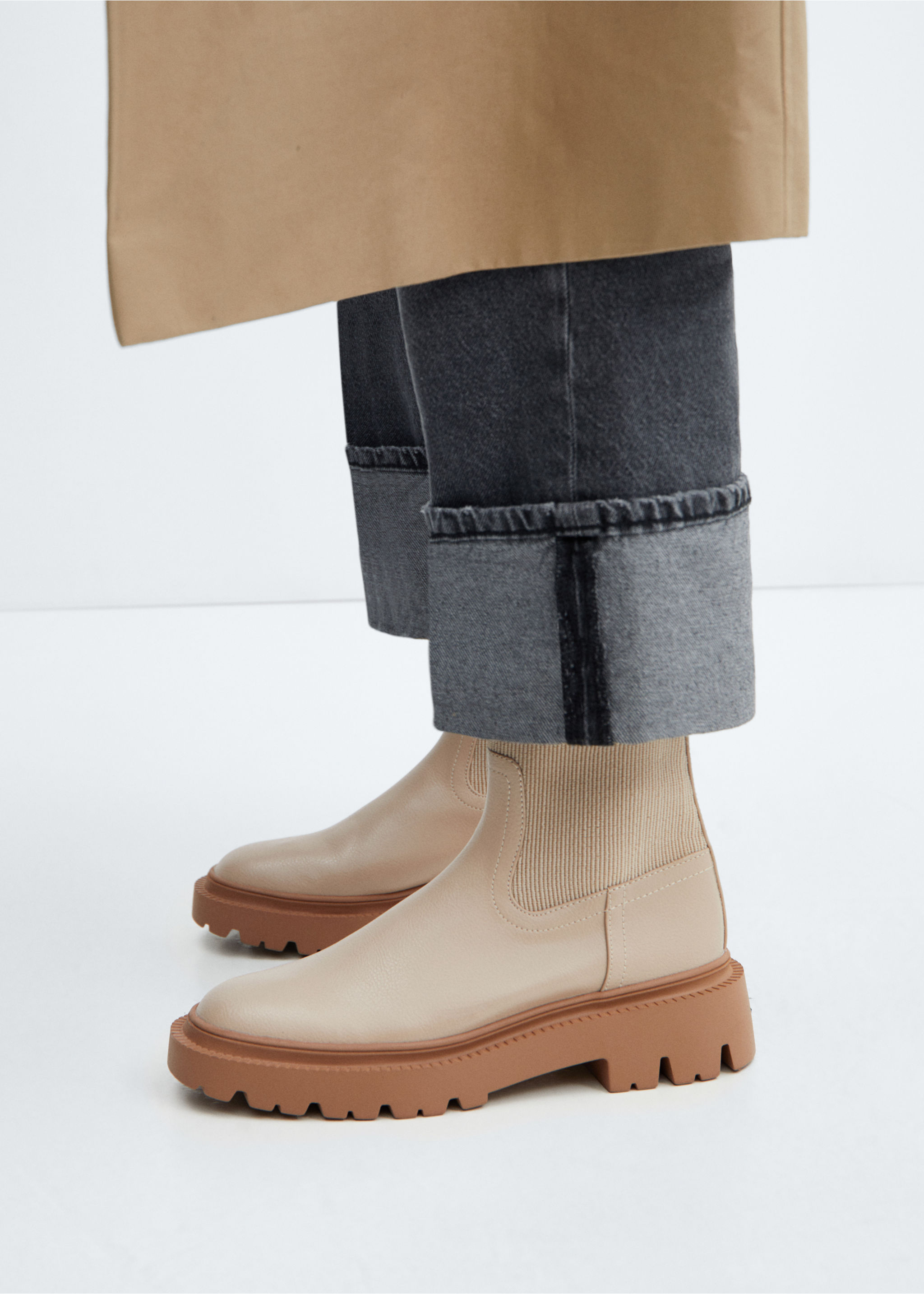 Platform track-sole ankle boots - Details of the article 9