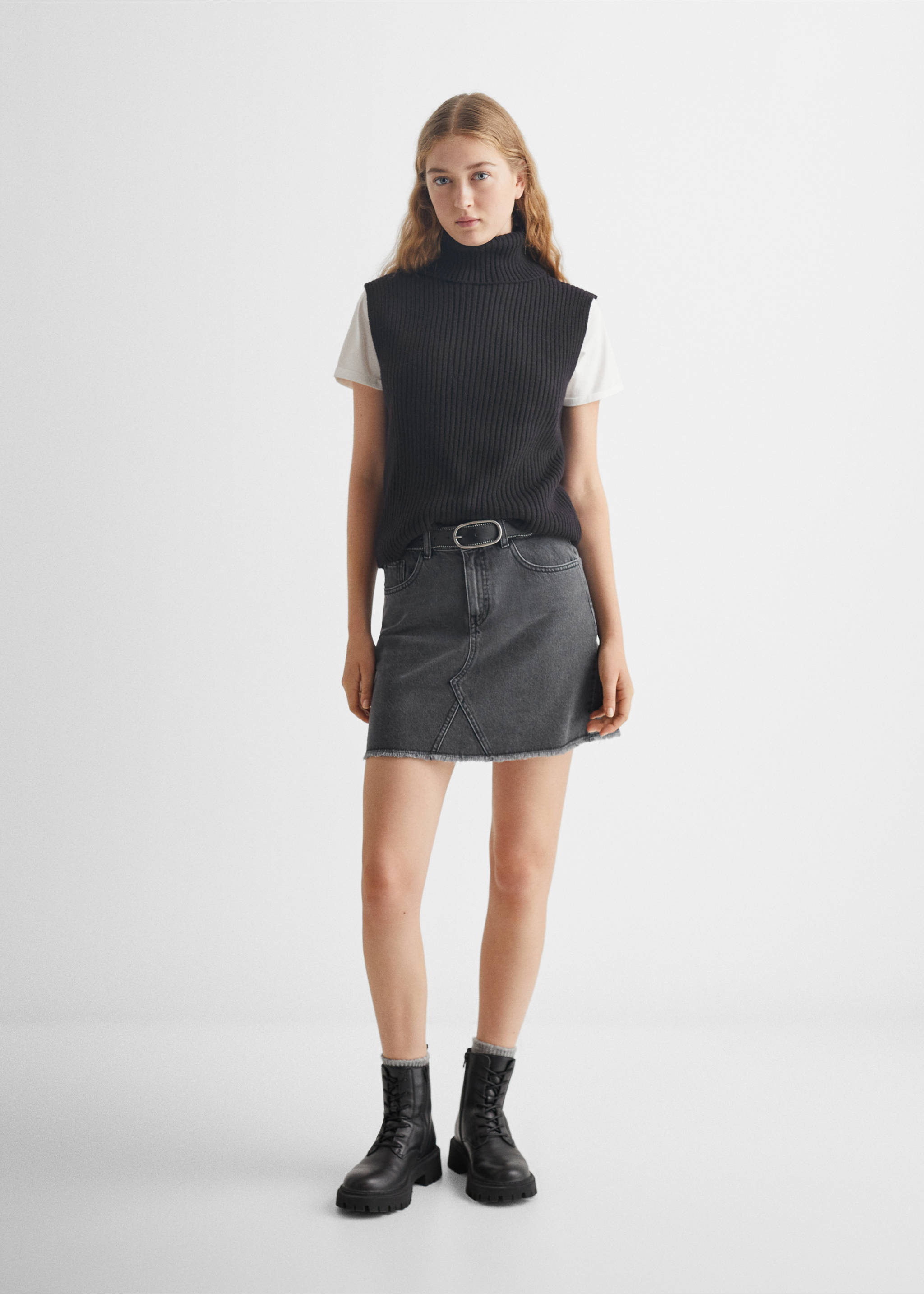 Chunky-knit gilet - General plane, Black. Ref: 57024760-00.