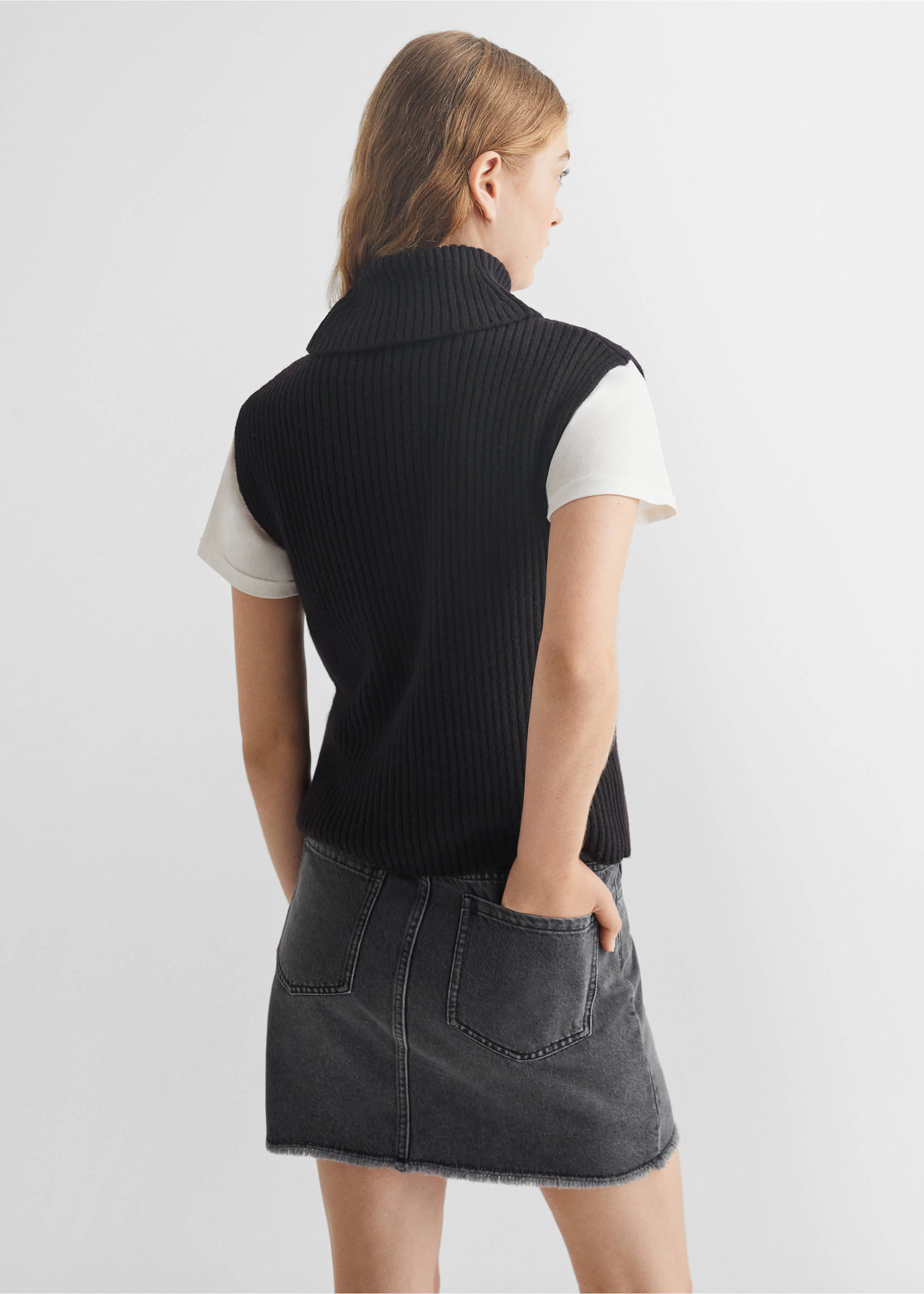 Chunky-knit gilet - Reverse of the article, Black. Ref: 57024760-00.