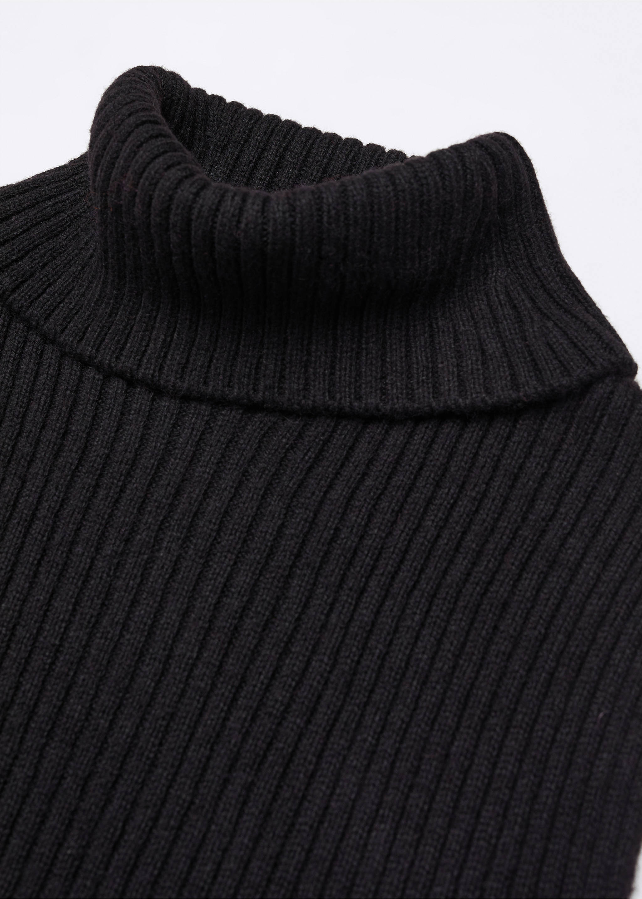 Chunky-knit gilet - Details of the article 8, Black. Ref: 57024760-00.