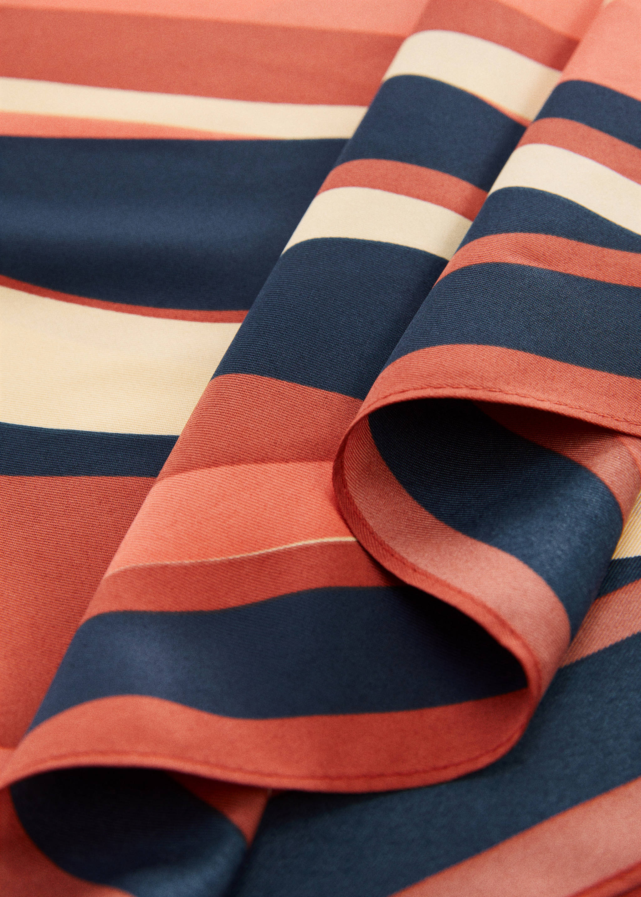 Potištěný šátek - Náhled ve středové rovině