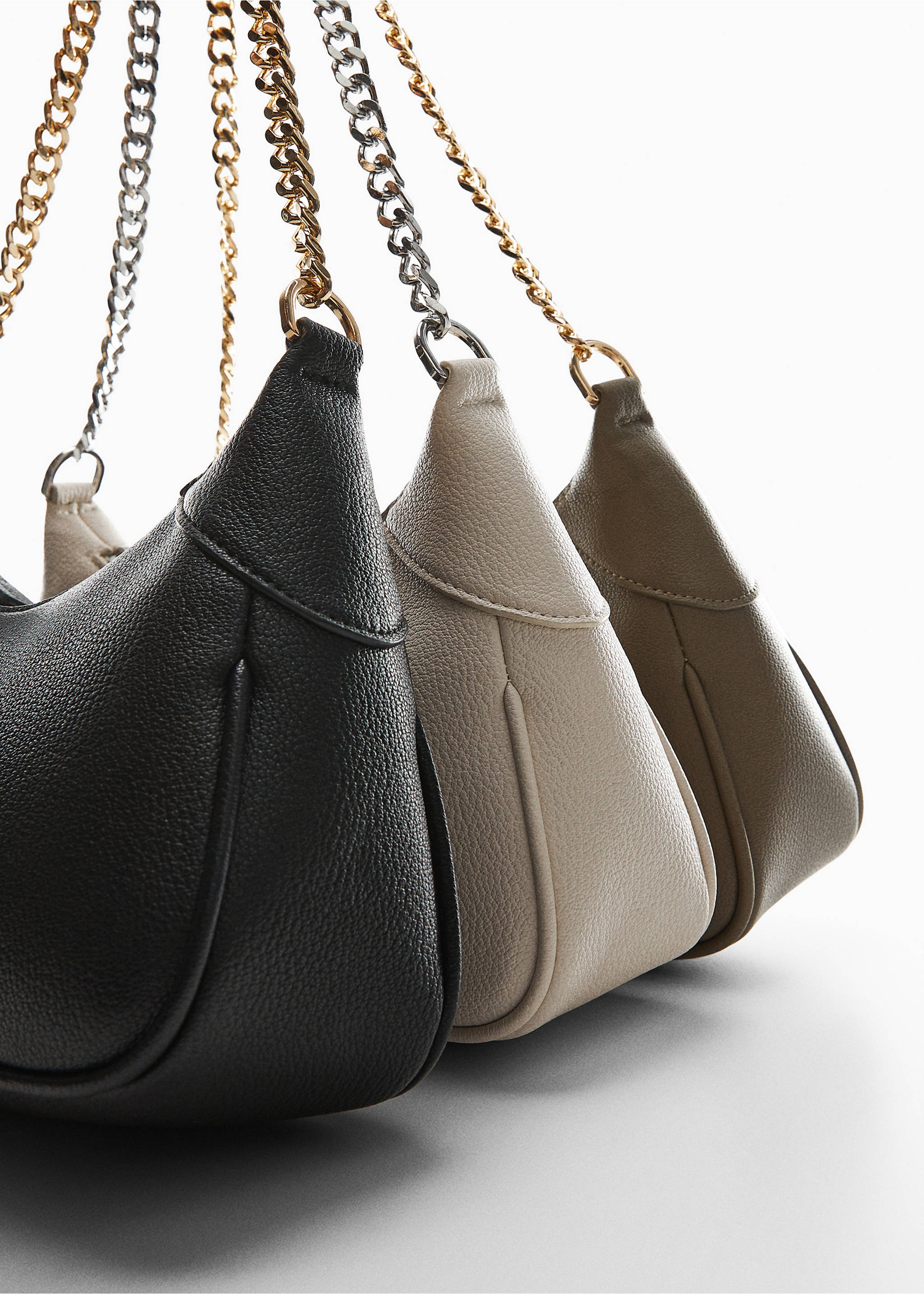 Crossbody bag with chain - Details of the article 5, Off White. Ref: 57025807-00.