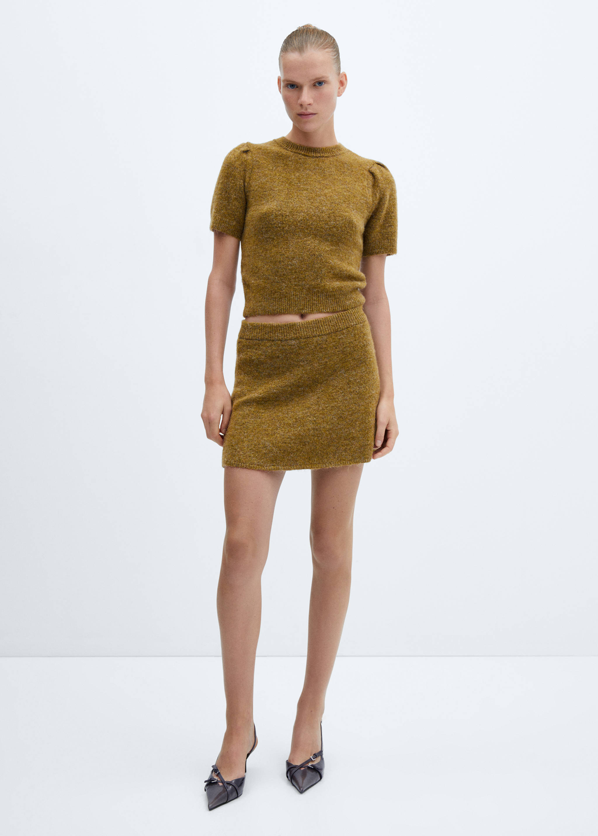 Knitted miniskirt - General plane