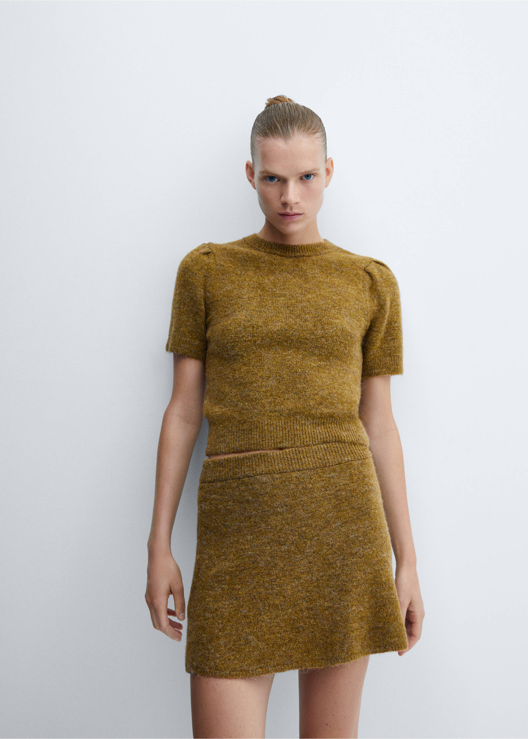 Knitted miniskirt - Details of the article 2, Olive Green. Ref: 57025809-00.