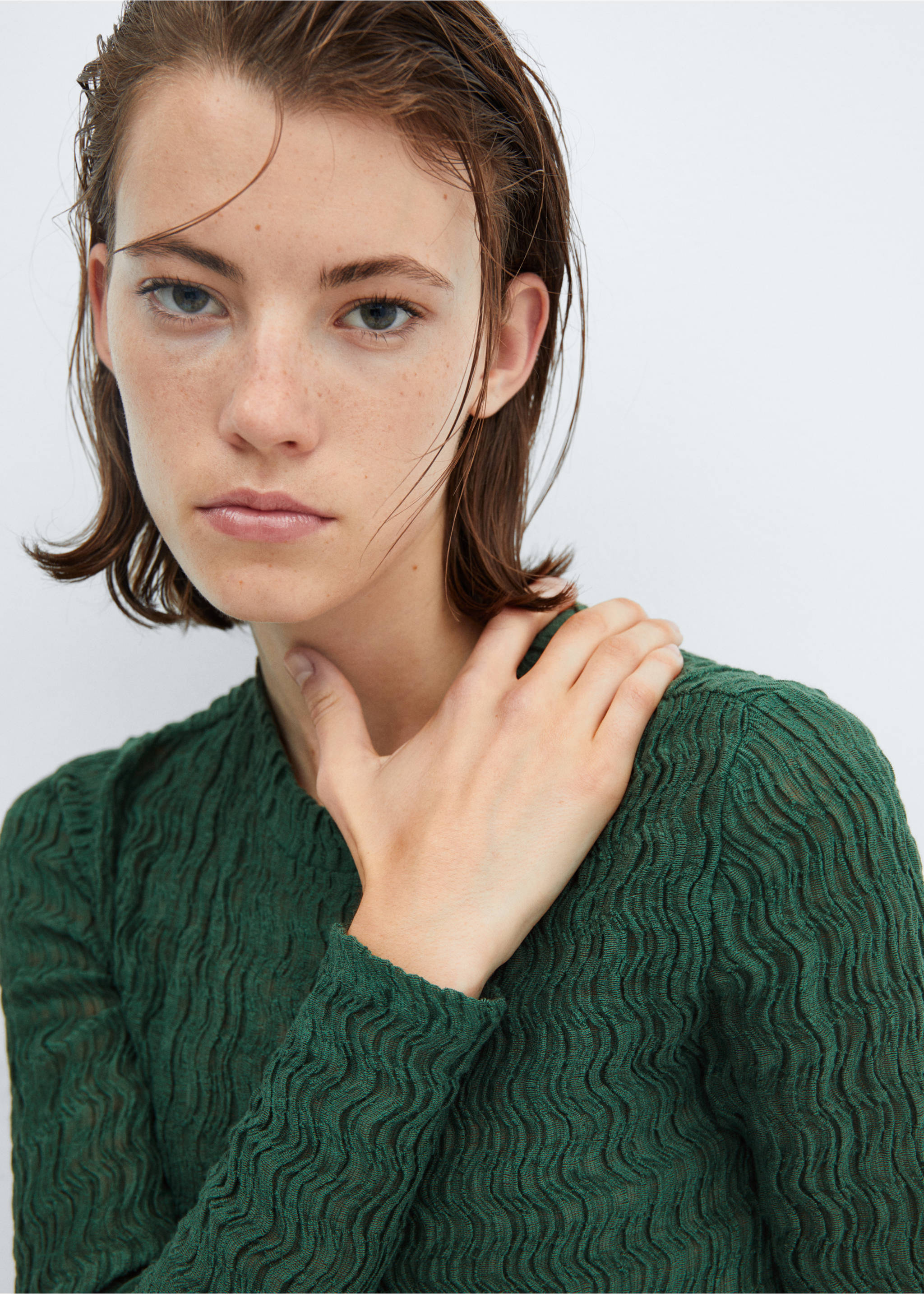 Gathered knitted t-shirt - Details of the article 1, Green. Ref: 57025811-00.