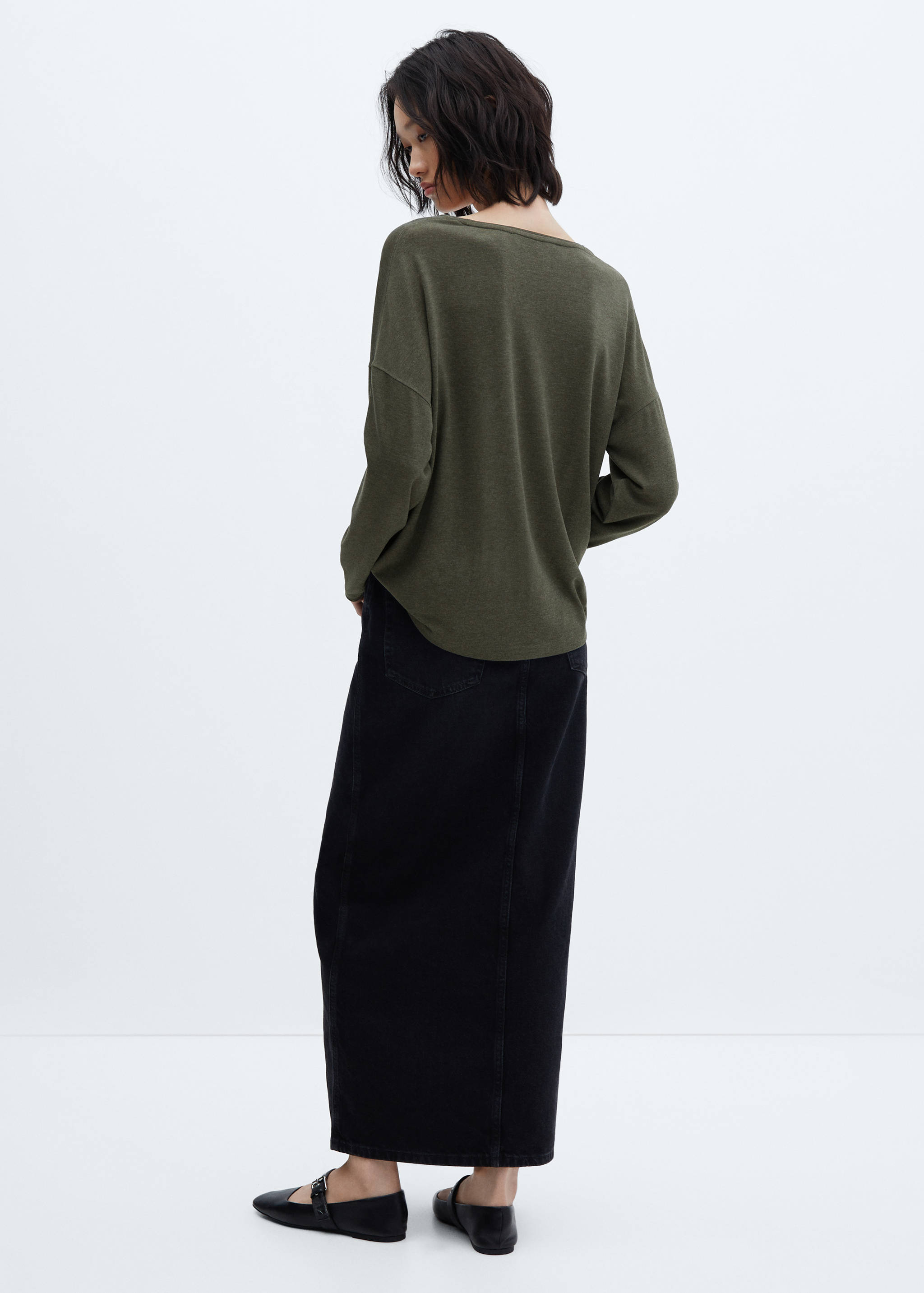 Long-sleeved V-neck T-shirt - Reverse of the article