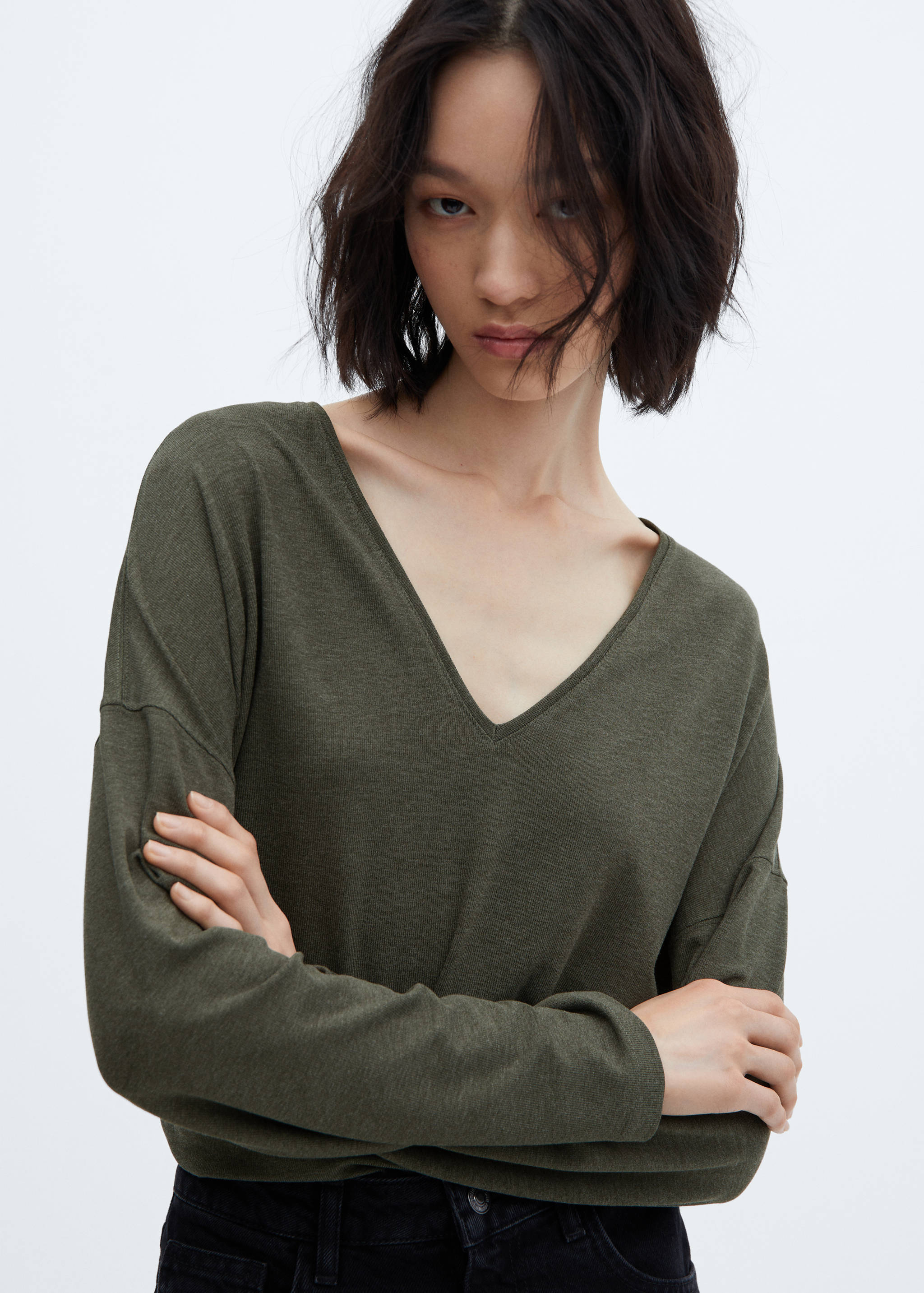 Long-sleeved V-neck T-shirt - Details of the article 1