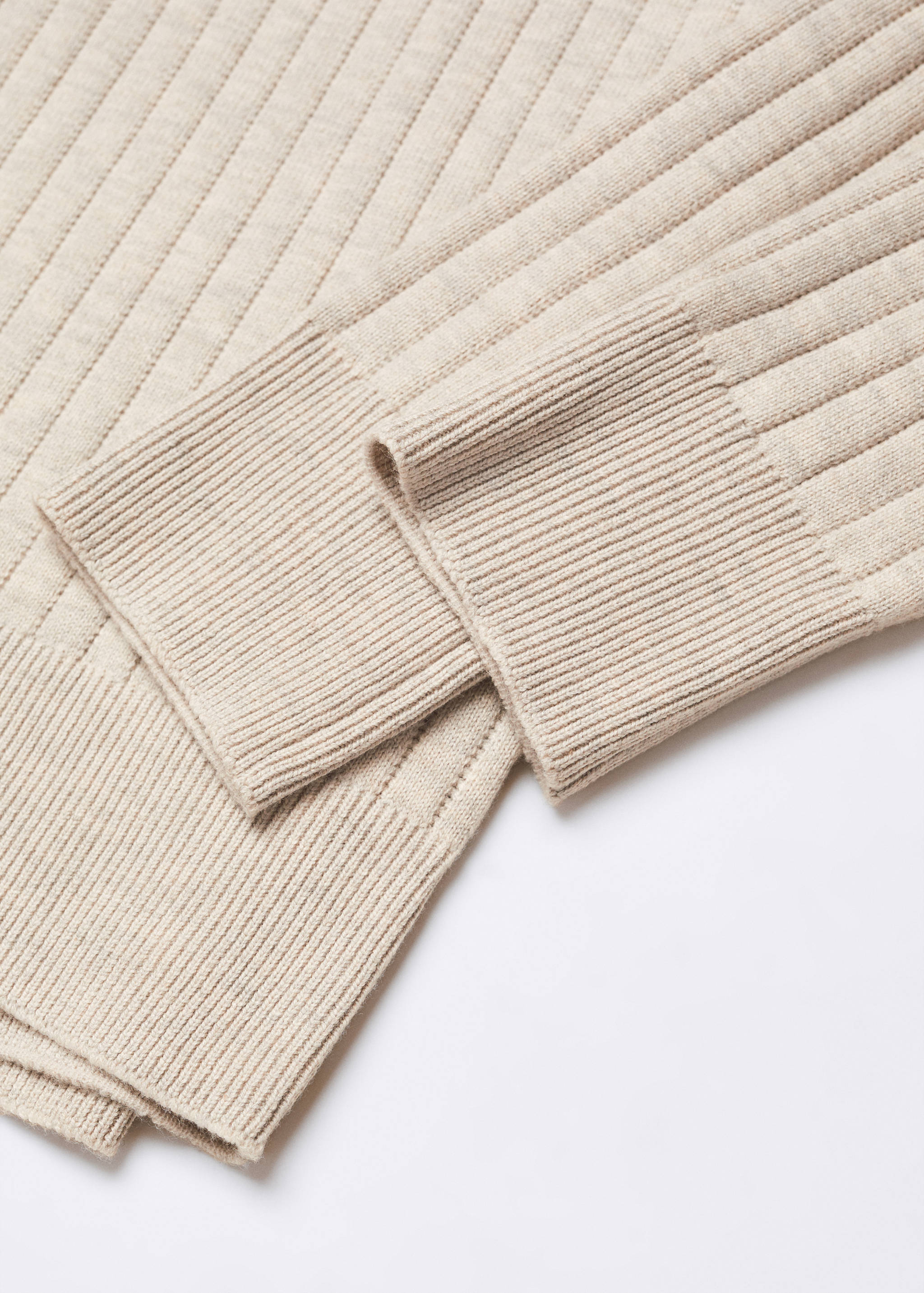 Rolled neck cable sweater - Details of the article 8