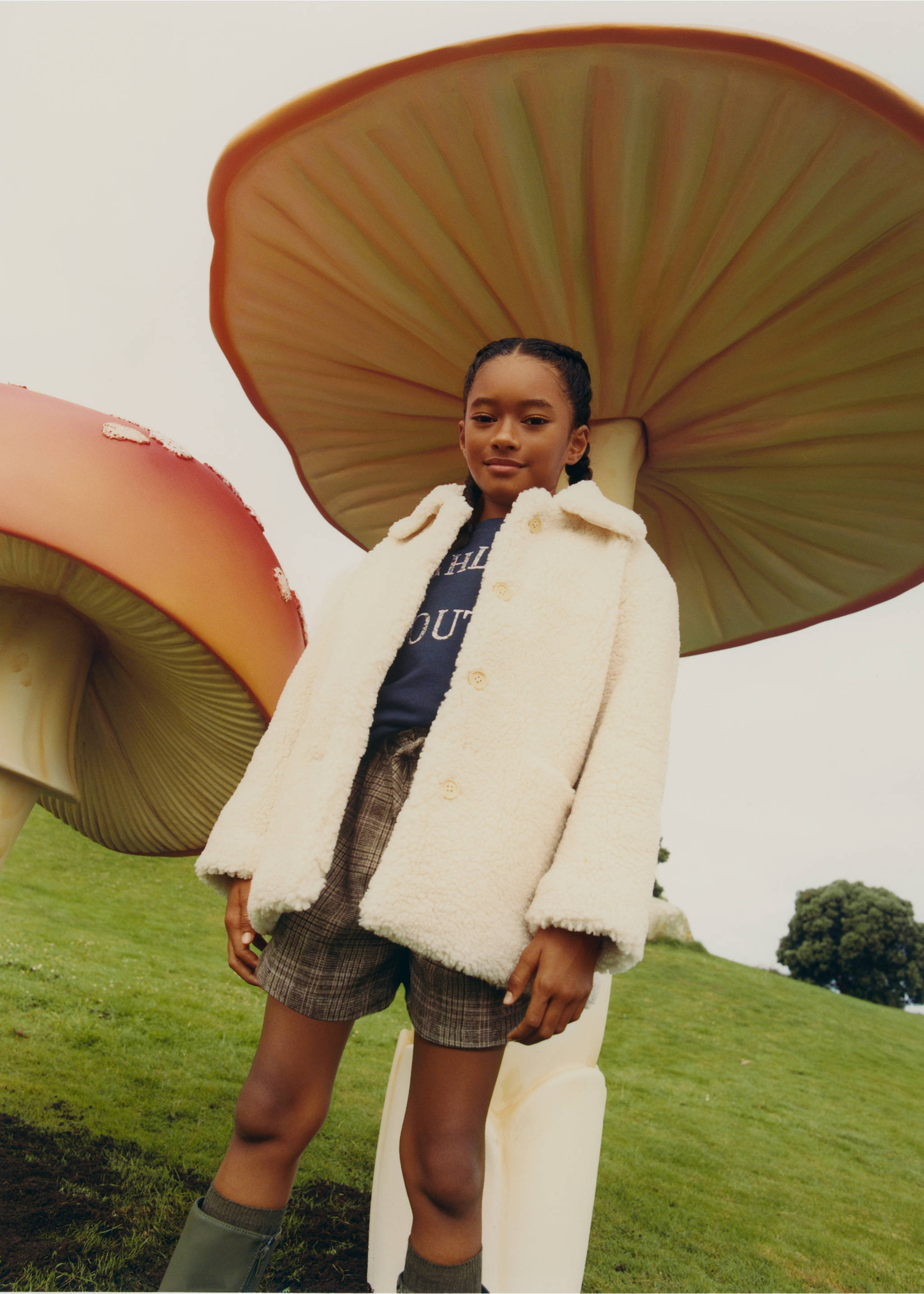 Shearling-effect coat - Details of the article 5, Ecru. Ref: 57025965-00.