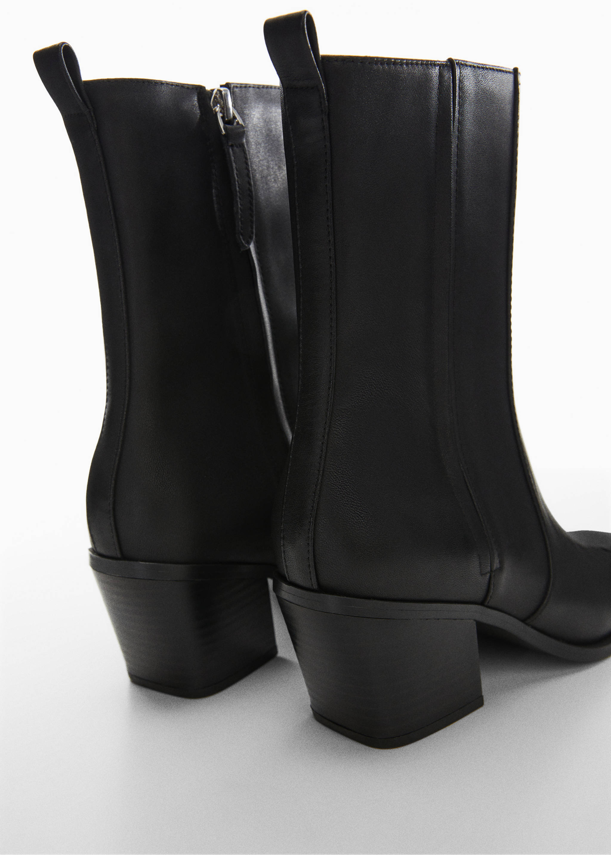 Leather heeled boots - Details of the article 1