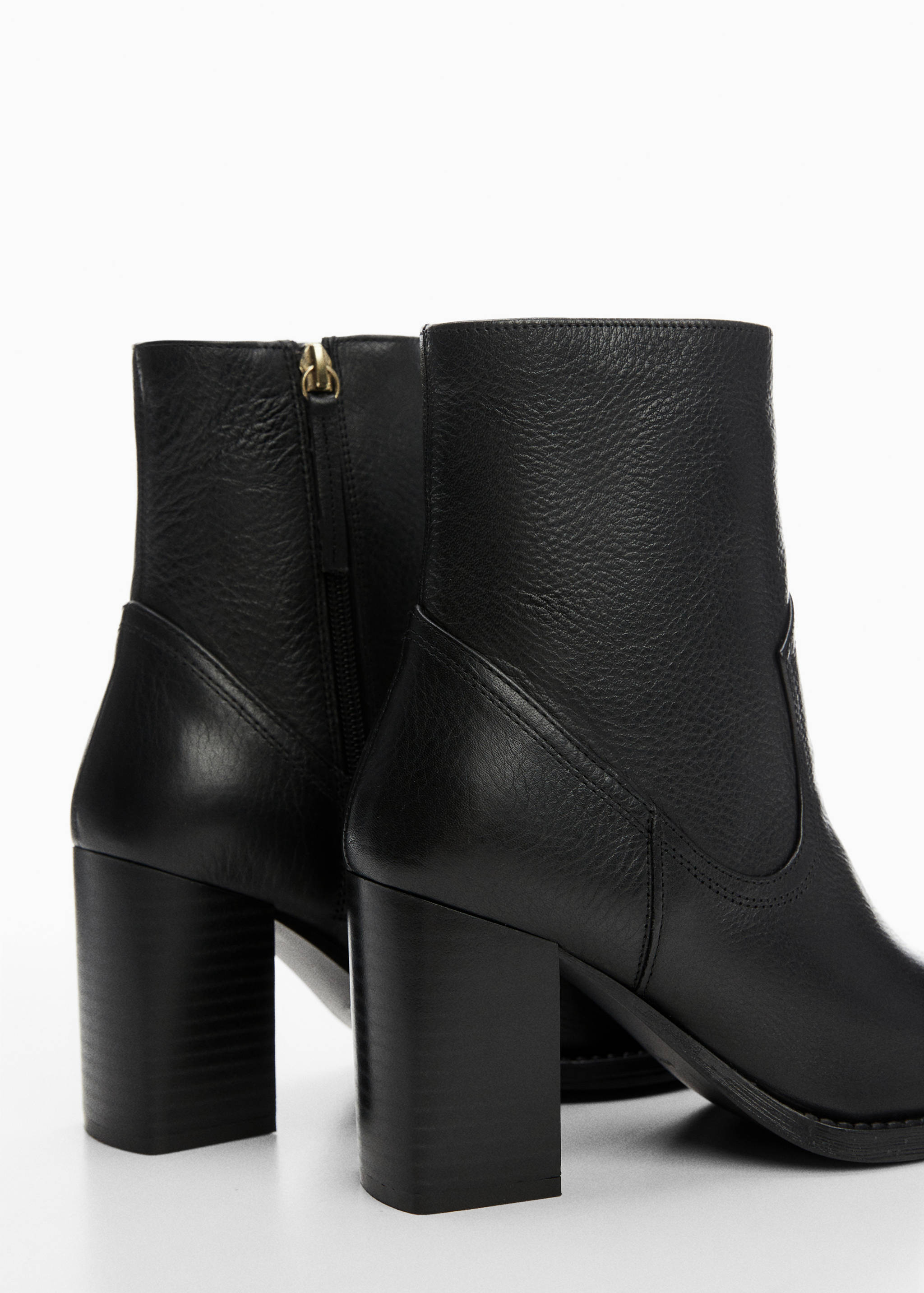 Leather ankle boots with block heel - Details of the article 1