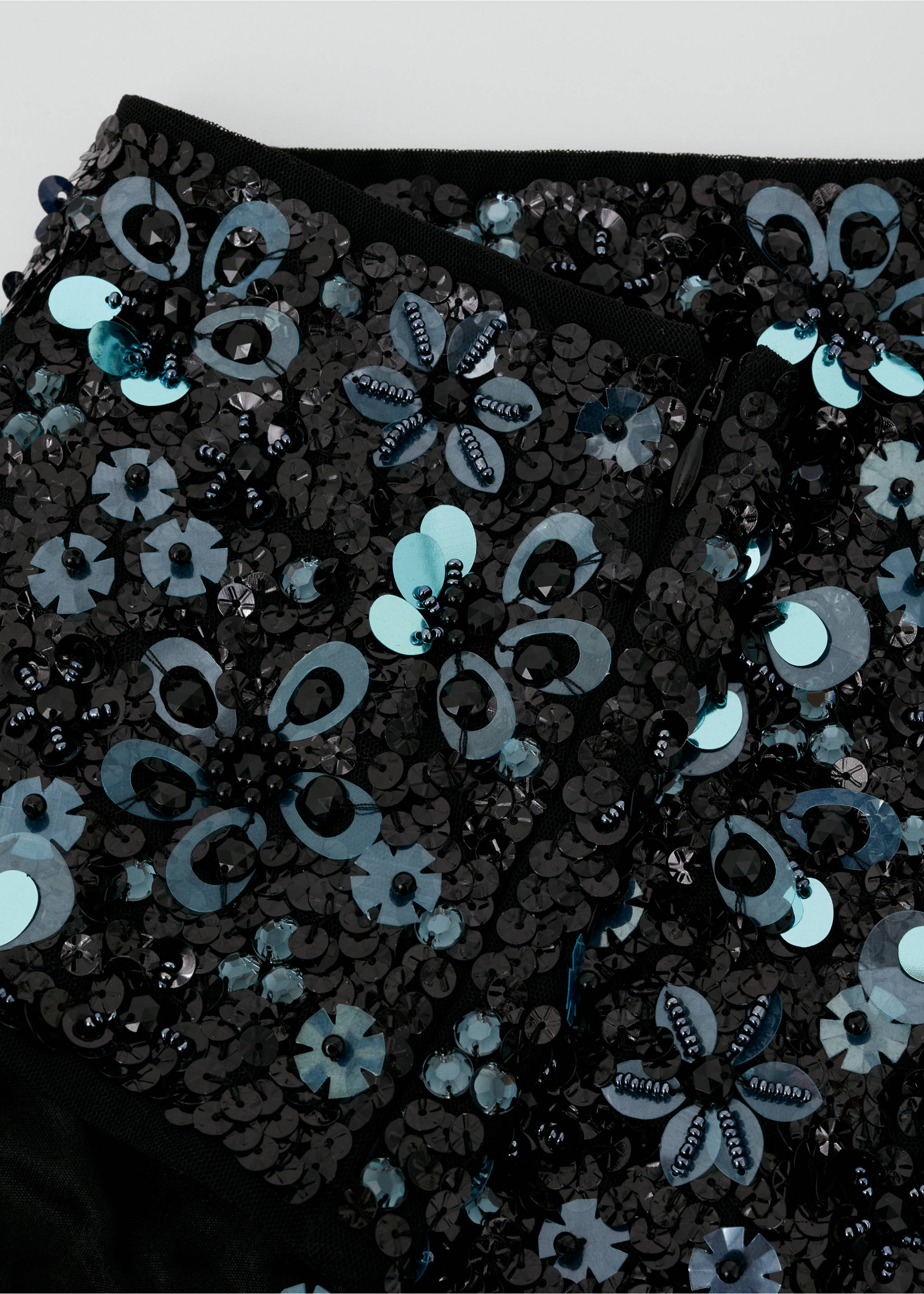 Beaded embroidered shorts - Details of the article 8, Black. Ref: 57026018-00.