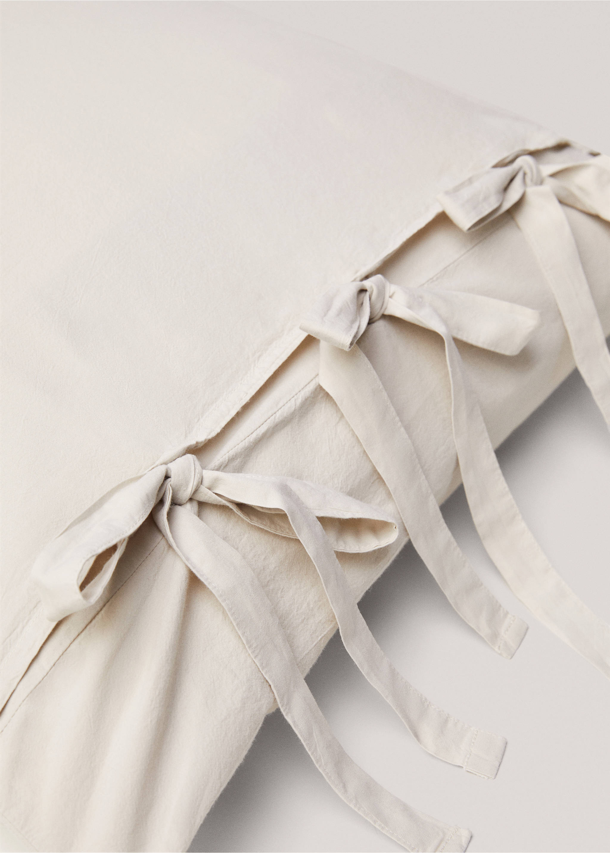 Washed cotton pillowcase 60x60cm - Details of the article 1, Beige. Ref: 57026322-00.