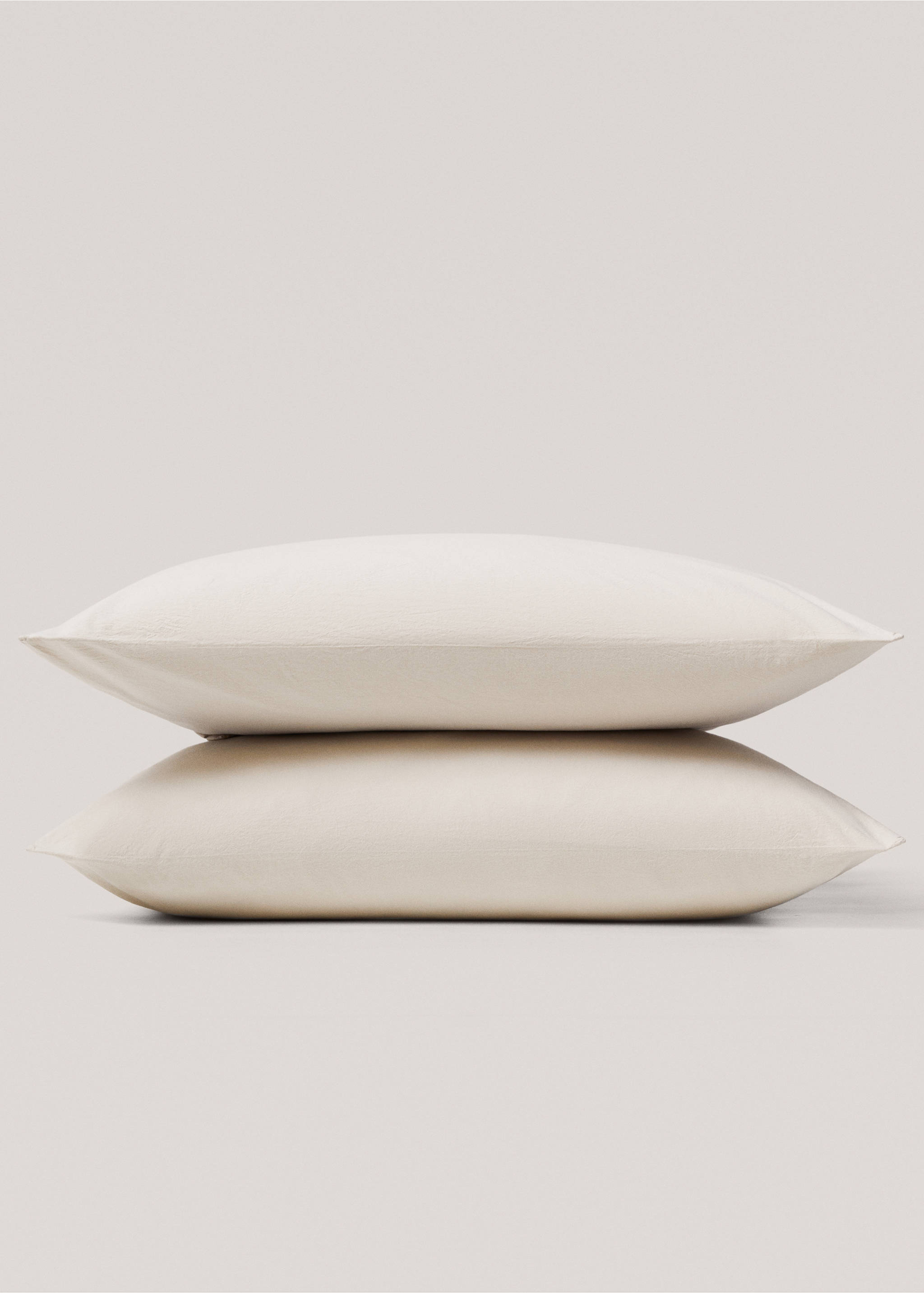 Washed cotton pillowcase 60x60cm - Details of the article 4, Beige. Ref: 57026322-00.