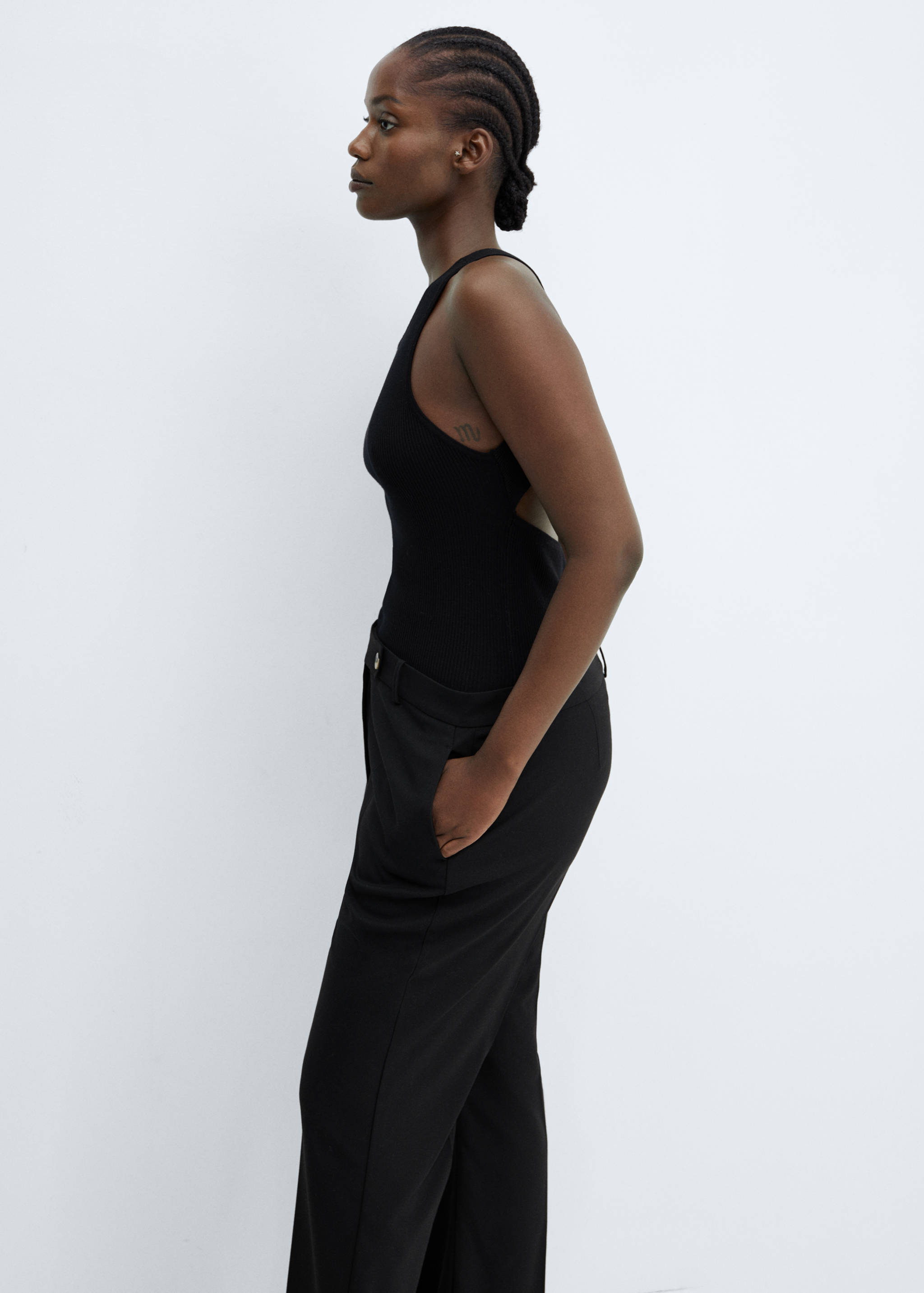 Gerade Hose mit seitlichem Knopf - Detail des Artikels 4