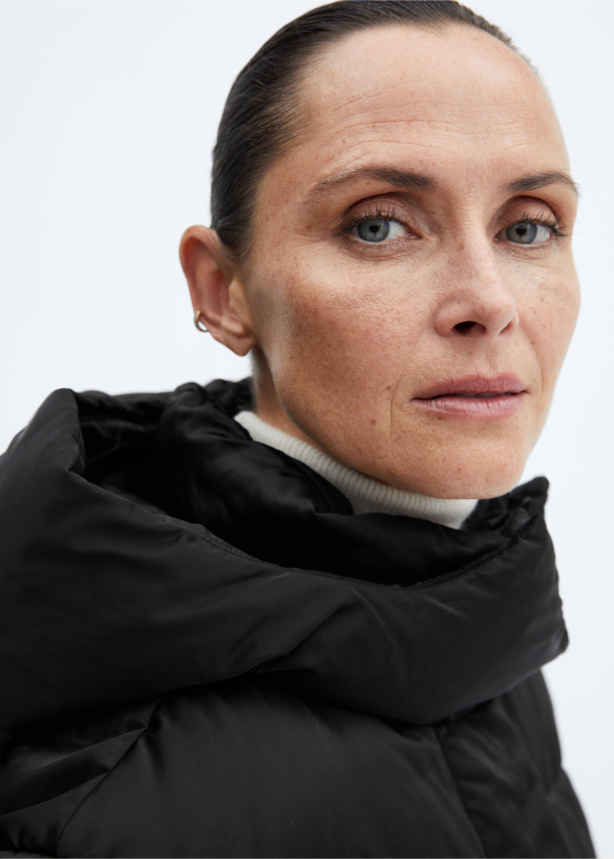 Short quilted anorak - Details of the article 1, Black. Ref: 57028268-00.