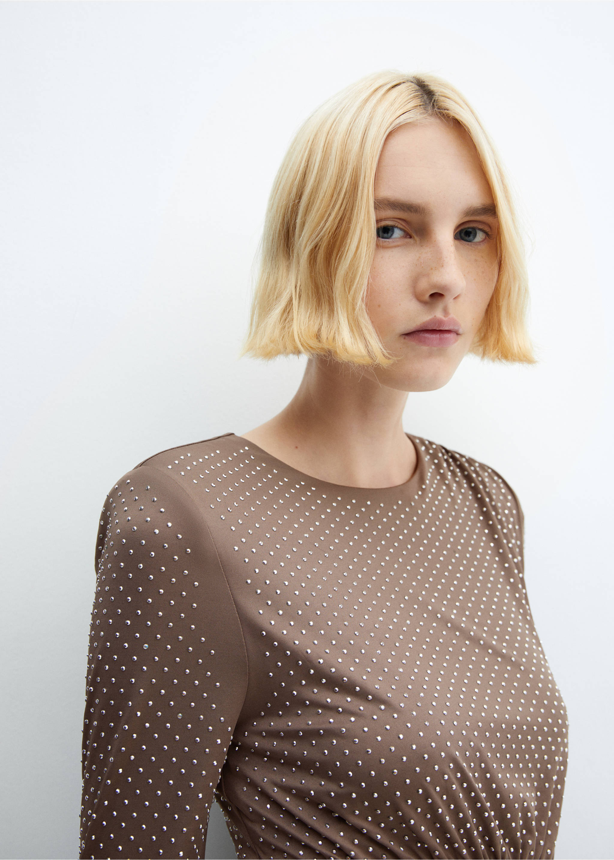 Strasskleid mit gerafftem Detail - Detail des Artikels 1, Mittelbraun. Ref: 57029104-00.