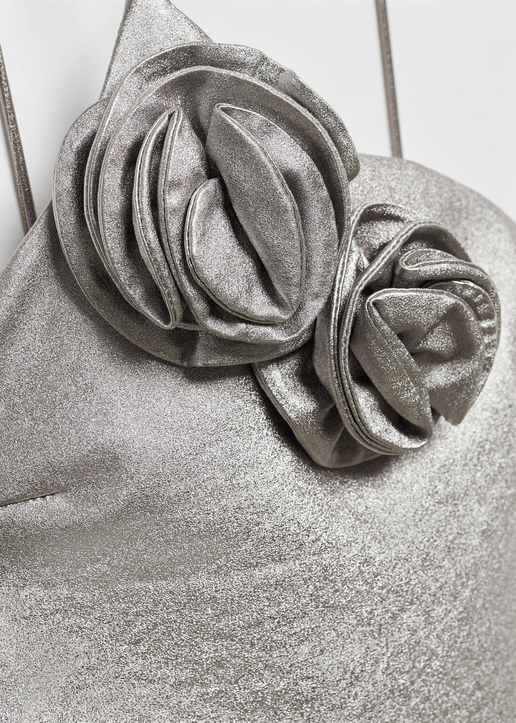 Asymmetrisches Kleid mit XXL-Blume - Detail des Artikels 8