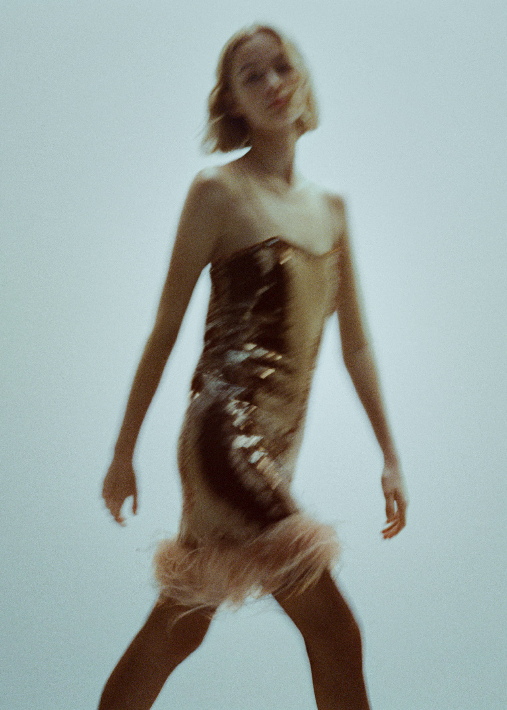 Sequin dress with fringe detail - Details of the article 7, Caramel. Ref: 57029124-00.