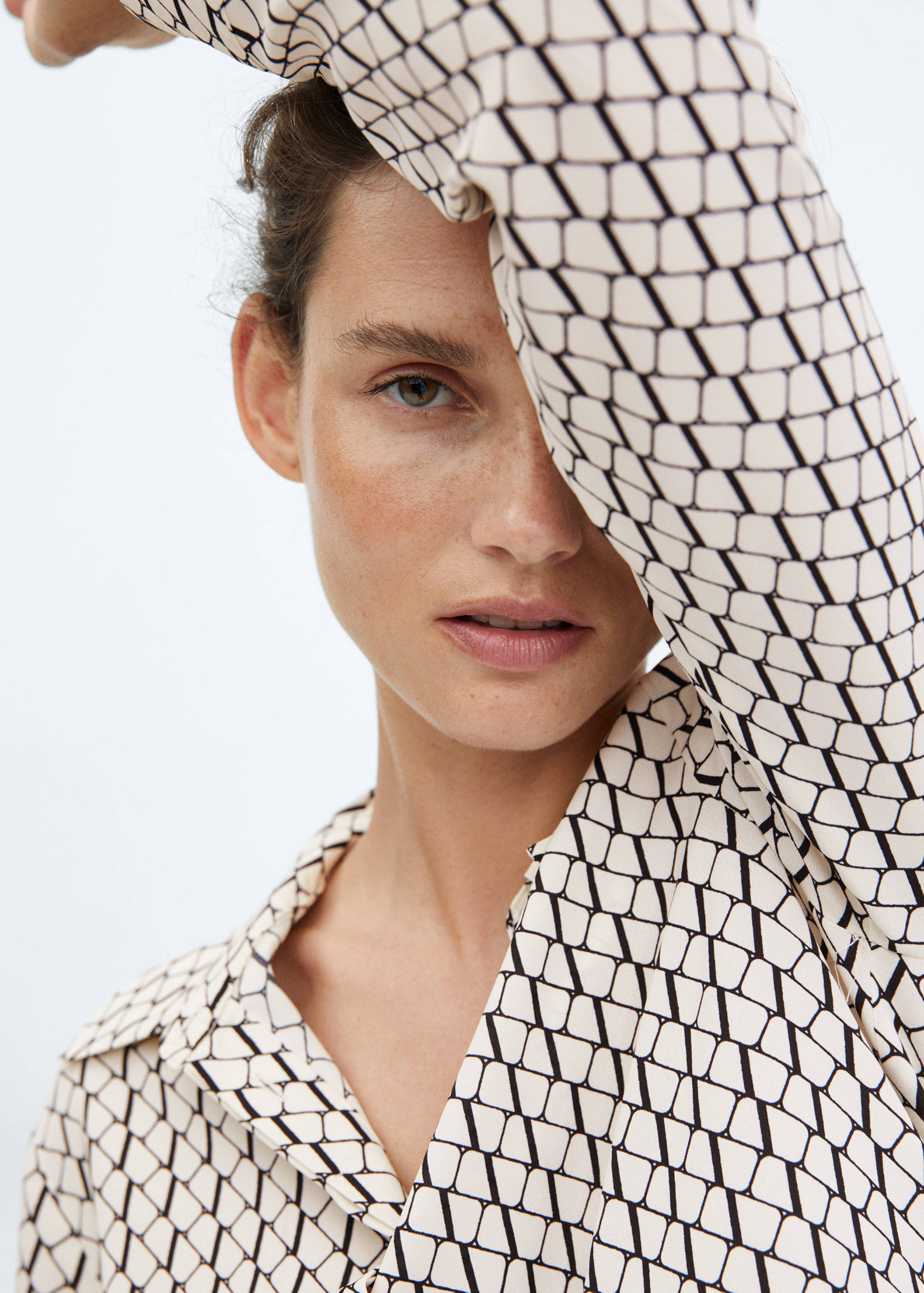 Regular flowy shirt - Details of the article 1