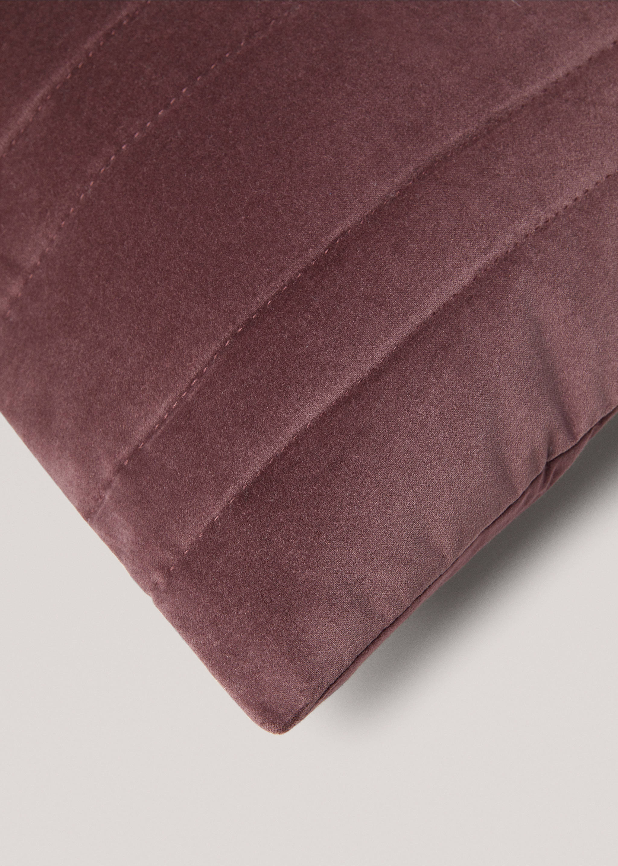 Povlak na polštářek se sametovou strukturou - Detail zboží 4, Granátová. Ref: 57029408-00.