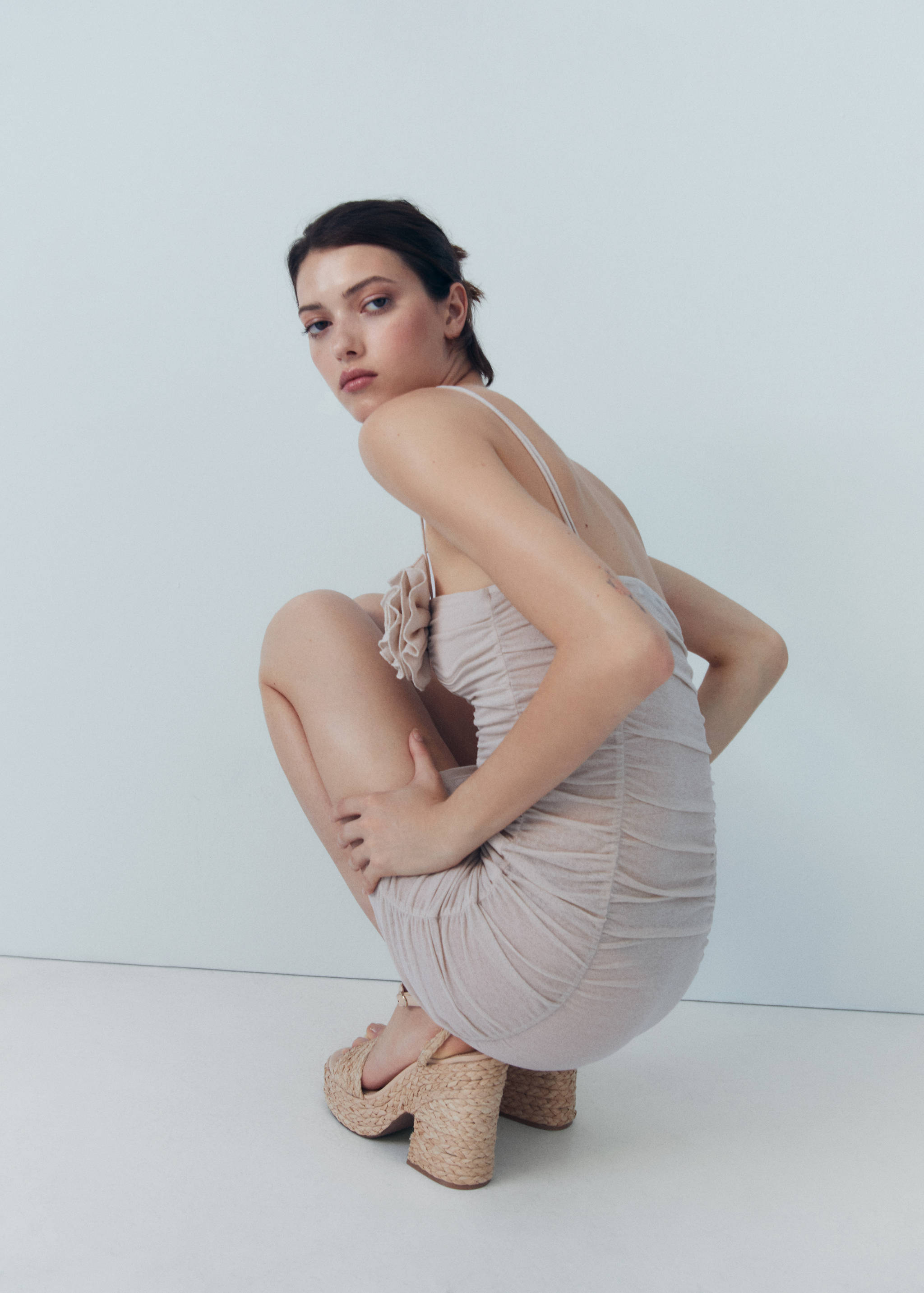 Zapletené sandály s rafií - Celkový náhled, Béžová. Ref: 57030011-00.